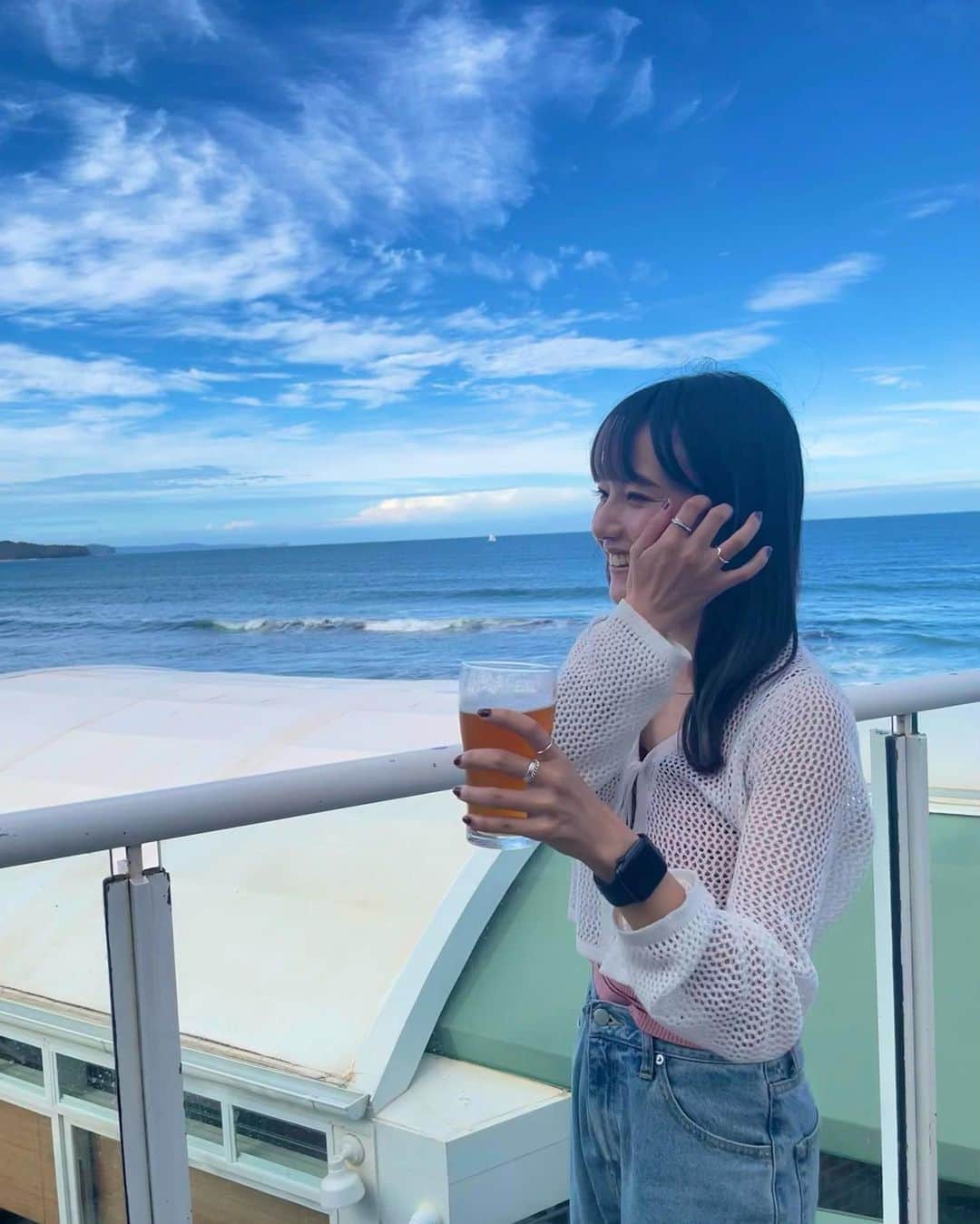 樺澤まどかのインスタグラム：「🍺  綺麗な海の前で 美味しいビールを飲む  幸せの極み〜！！！！！  #樺澤まどか  #🍺#ビール#オーストラリア#ワーキングホリデー#ワーホリ#ギリホリ#シドニー#マンリー」