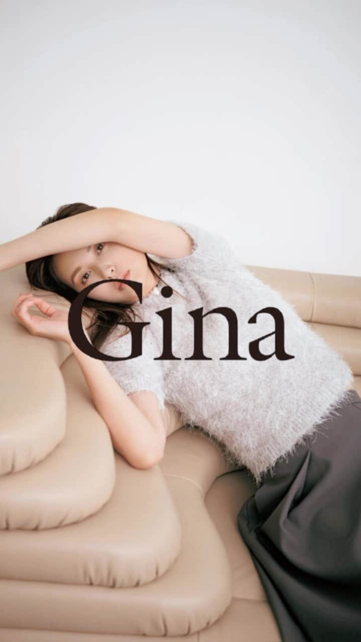 Ginaのインスタグラム：「Gina 2023 Fall × Emi Suzuki  #Gina #GinaMagazine #グレー #gray #グレーコーデ #トレンドカラー  #鈴木えみ #emisuzuki」