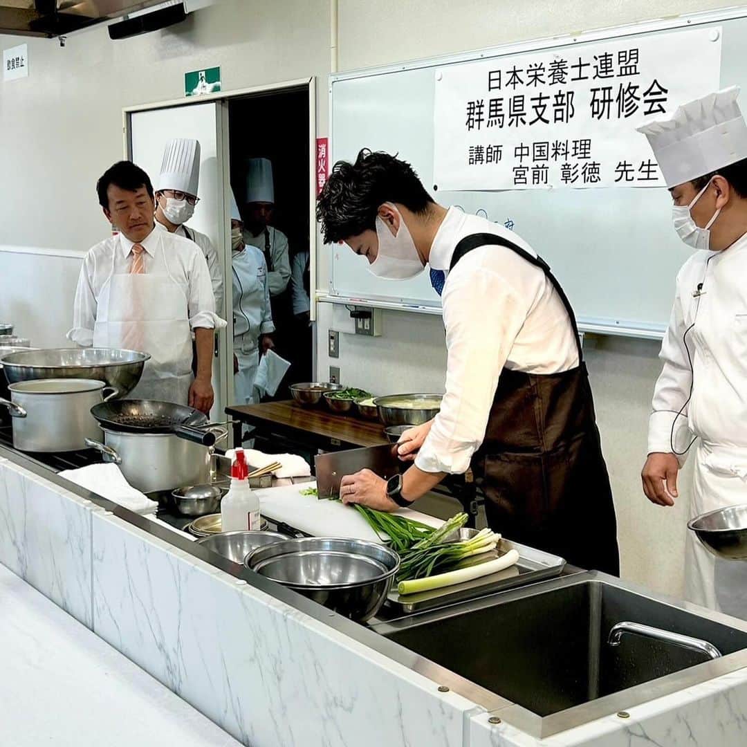 中曽根 康隆のインスタグラム：「栄養士会の皆さんと陳麻婆豆腐を作って食べたり、いきなり知り合いの美容室に駆け込んで無理言って髪切ってもらったり、女子会で盛り上がったり、地元の皆さんの温かさを痛感する週末でした😊」