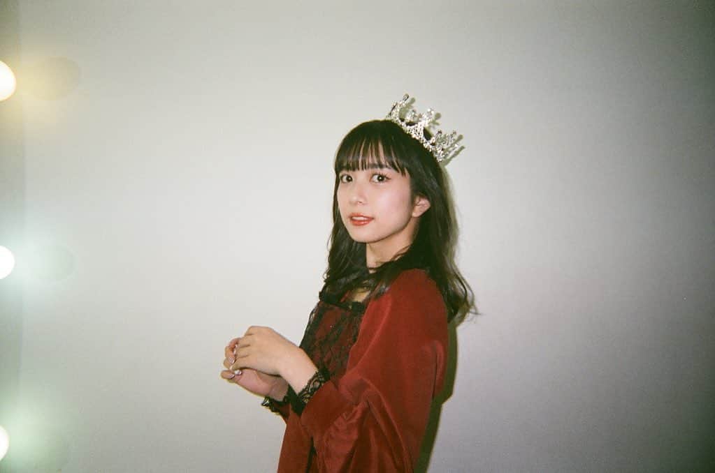 井上玲音さんのインスタグラム写真 - (井上玲音Instagram)「・ ・ ゼルダのゲーム実況を、 ブレワイからティアキンまで少しずつ見進めてたらもうわりと終盤まで来て  ボロ泣きしました  #ゼルダの伝説 #写真はハロショグッズだよ #filmphotography  #井上玲音」11月25日 21時40分 - rei_inoue.official