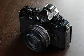 佐藤東弥のインスタグラム：「用事があって吉淀に寄ったのでカメラ売り場を巡回、Nikonの売り場面積が1年前の3倍になっていた やはり売れているのか それにしてもZfはいい 手に取った感じはフィルムのF3そっくり シャッターを切る写真を撮ってる感じがする 良い、これは良いカメラだ  はっ、と思い一目散に逃げて来た 危ない所だった」