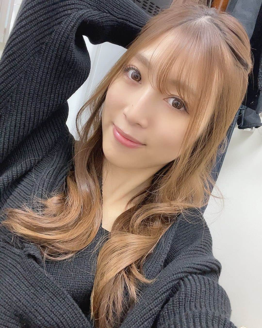 宇野栞菜（阿部栞菜）のインスタグラム：「今日は撮影会 会いに来てくれた方ありがと❤️  なんだかんだ満枠で びっくり嬉しかったよ🥰 みんなに会える時があったら今日来てない方も 会いに来てね〜😚💕」