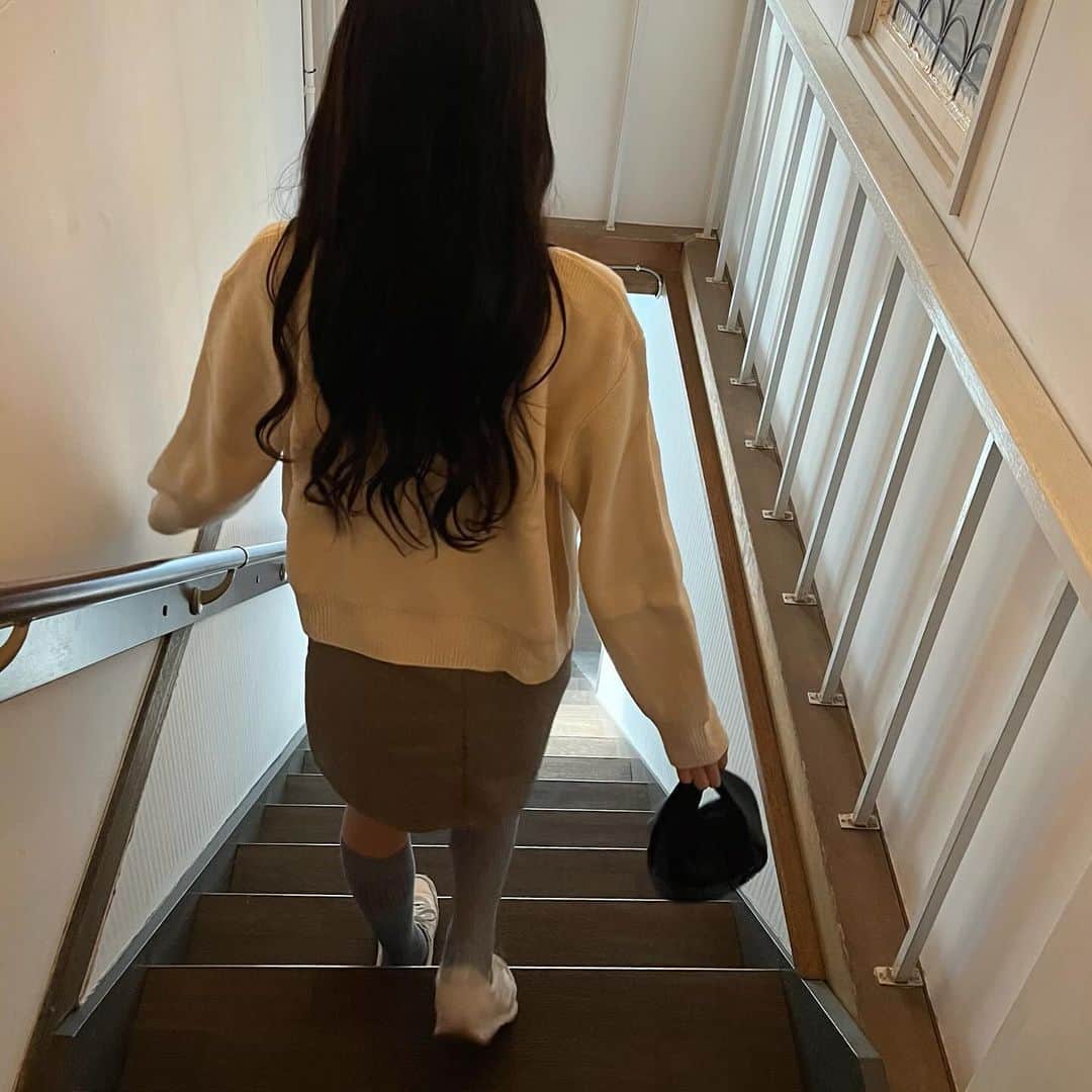 shchonn0604のインスタグラム：「. ハイソックス+ミニスカにハマってる🧦🩶」