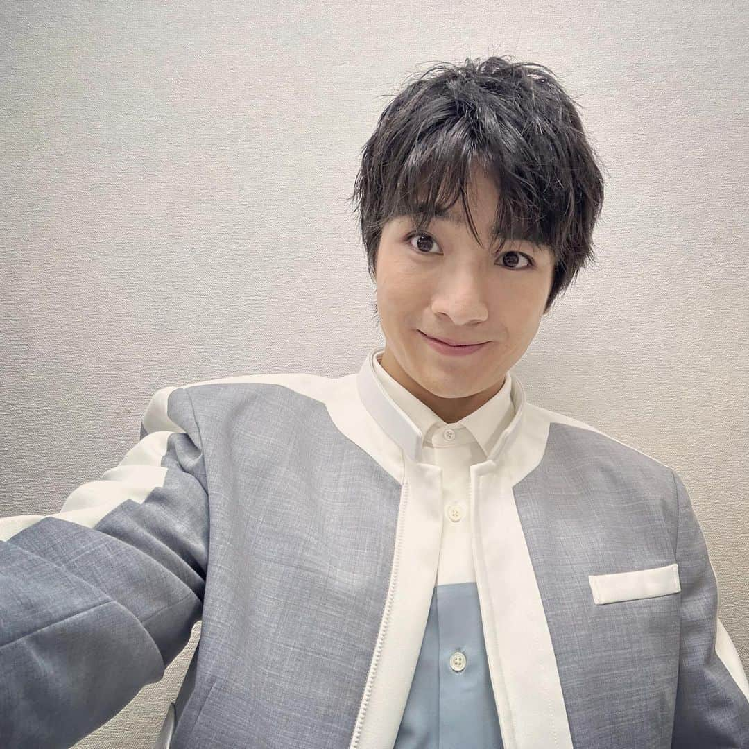 本田剛文さんのインスタグラム写真 - (本田剛文Instagram)「新しいアー写の撮影時。  グレーかっこいいぜ！ 前髪再現できないぜ！  #学ラン #グレー #アー写 #新作 #オフショット  #ボイメン #本田剛文」11月25日 21時53分 - boymen_honda