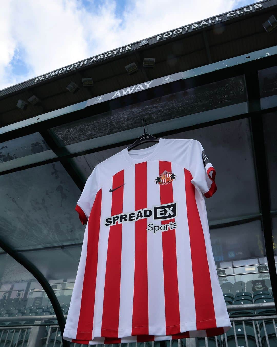 のインスタグラム：「We’ve arrived 👋  #SAFC #PLYSUN」