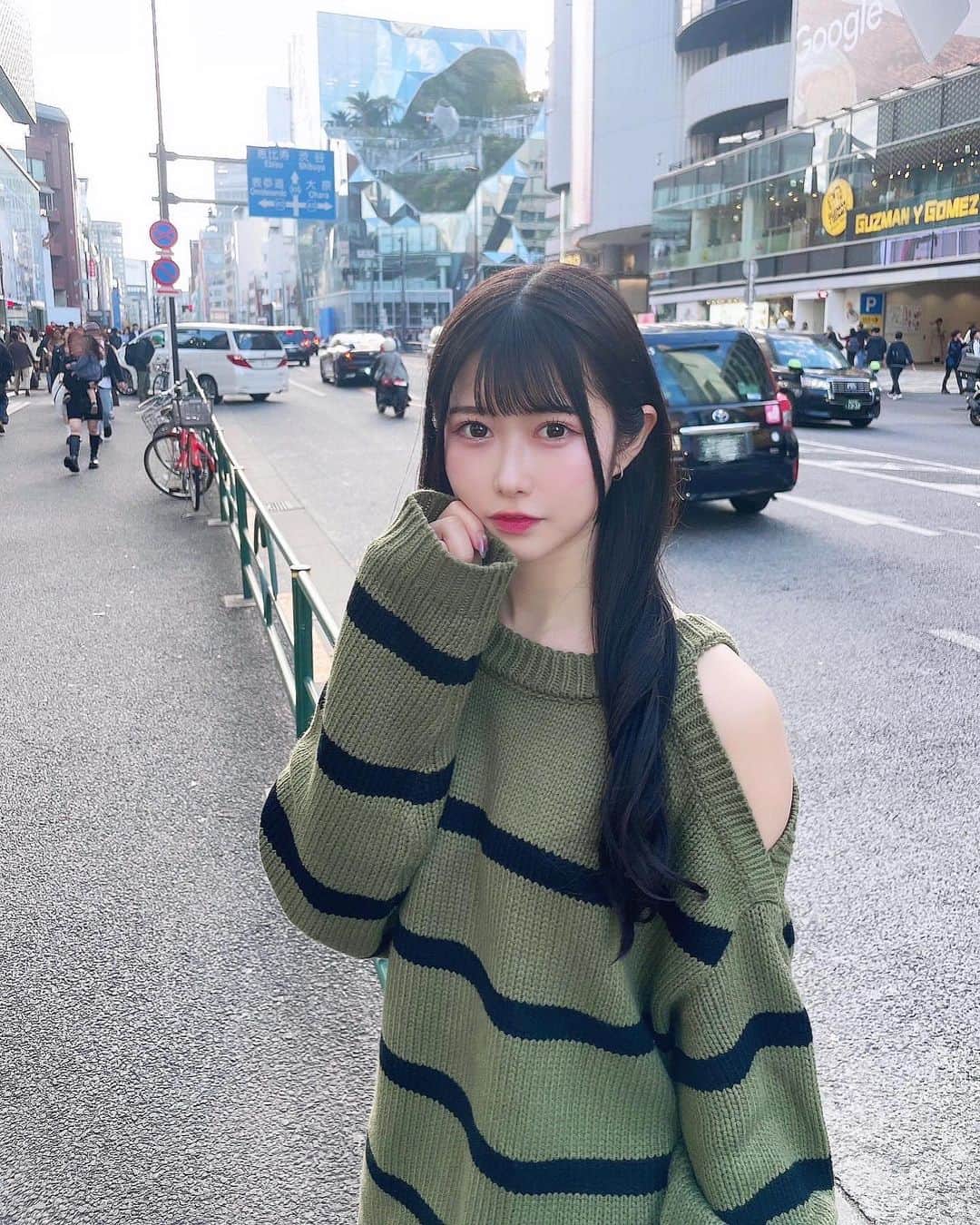 一宮彩夏のインスタグラム：「𓅫𓂃𓅫𓂃𓅫 ⁡ ⁡ お友達と遊んだ日のさやか  普段着ない色のニット着てみた〜🖤  この日はお友達と遊んでお仕事して、そのあと 美容鍼してきたよ💆 美容鍼はほんとに顔スッキリするから欠かせない、、 @quinbelle_omotesando  いつもありがとうございます✨✨ さやの投稿みて予約すると安くなるみたいだよ🙊 ⁡ ⁡ #jamscollection #ジャムズ #一宮彩夏 #outfit #photooftheday #selfie #instagood#portrait #instafhoto #idol  #japanidol #ootd #ootdfashion#自撮り#巻き髪#ニット#カジュアルコーデ」
