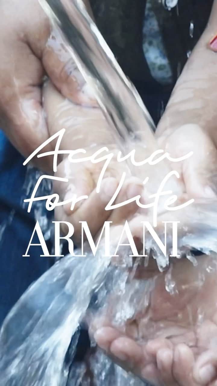 Armani Beautyのインスタグラム：「It begins with water. On Blue Friday everyone can be a source as Armani beauty will donate 30% of all purchases to Acqua For Life. Through the initiative with WaterAid, 800,000 people have gained access to clean water in 25 countries, with the goal of providing clean water to 1 million people by 2030.   #Armanibeauty #AcquaForLife #BlackFriday #BlueFriday」
