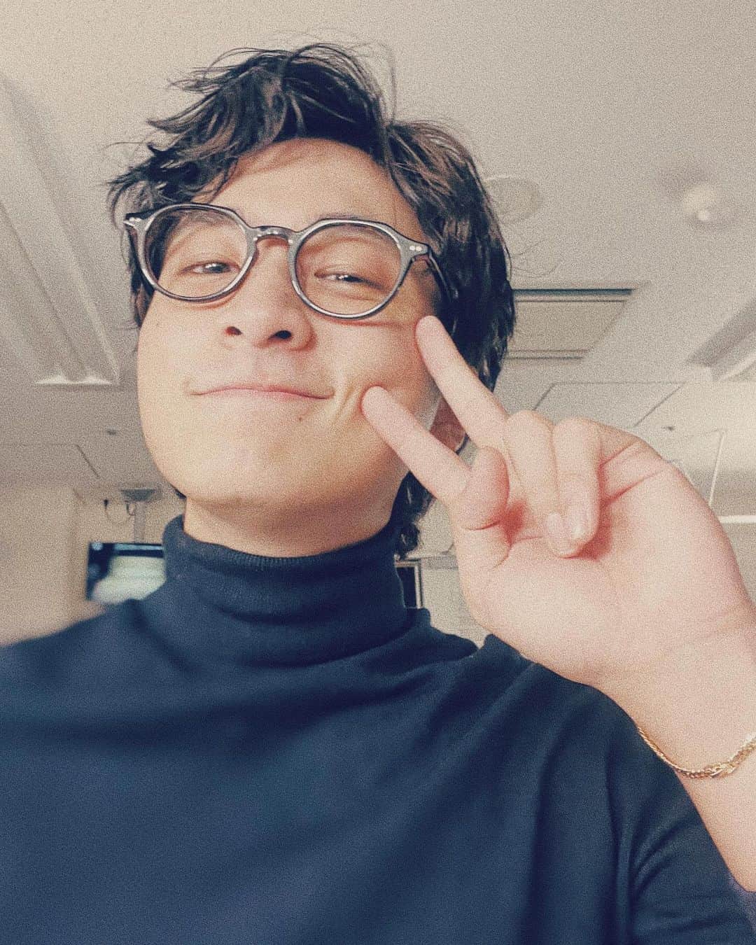 小関裕太のインスタグラム：「舞台 #ジャンヌダルク まもなく。  劇場に入って場当たりの毎日。 かなーり迫力あります。 たのしみ  暖冬と言えど 寒くもなる昨今。  体調には気をつけてくださいね🌿」