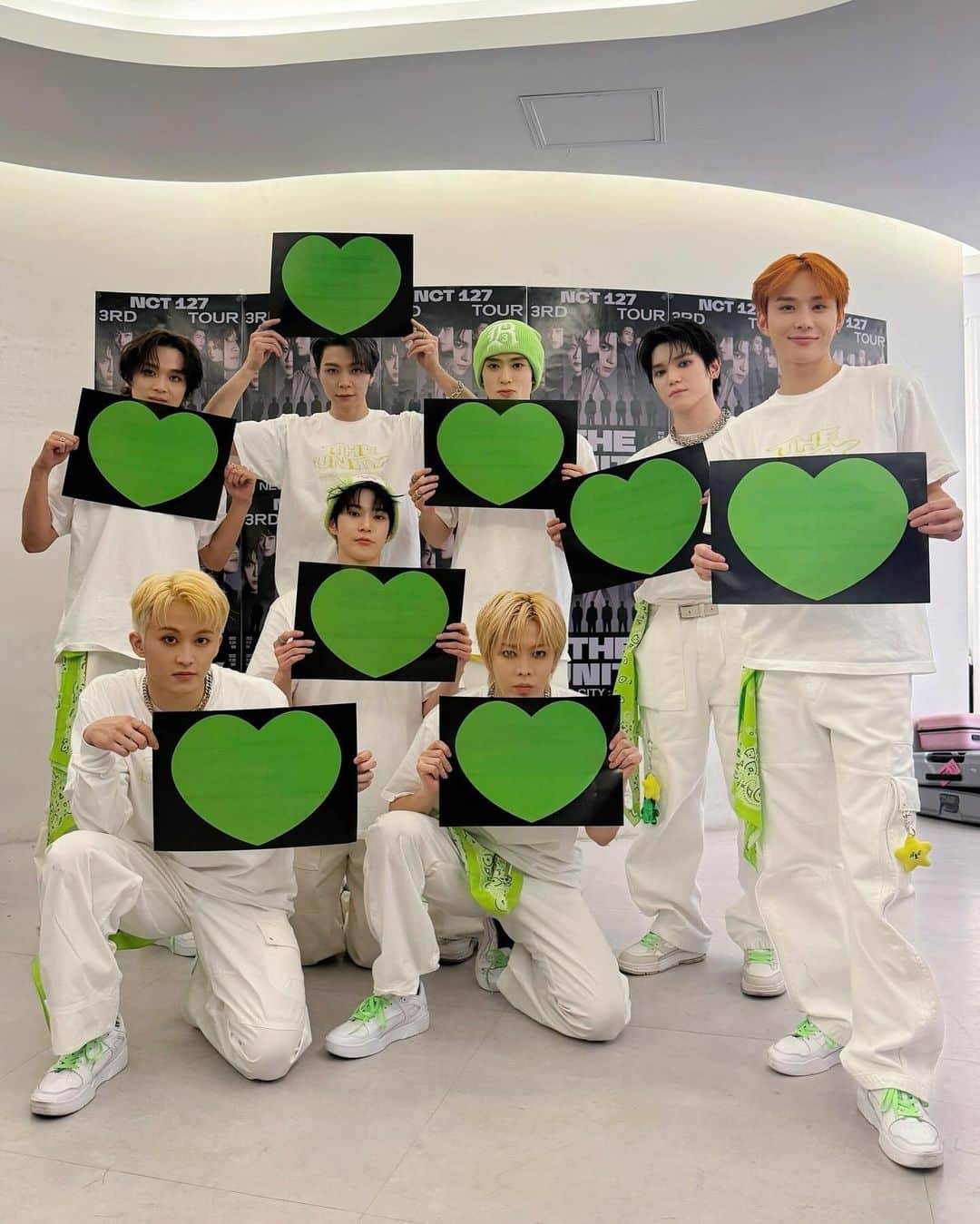 NCT 127のインスタグラム：「시즈니~ 오늘 모두 행복한 시간을 보냈겠죠? 저는 그러길 바래요 내일이 마지막인게 안 믿겨지지만 그래도 오늘은 후회없는 무대였던 것 같아요🥰 시즈니 우리칠 포레버💚 - #JOHNNY   #NCT127 #NEOCITY #NEOCITY_THE_UNITY #NCT127_NEOCITY_THE_UNITY」