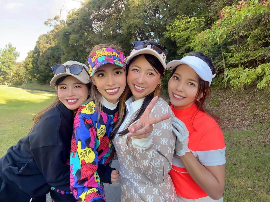 YUKAさんのインスタグラム写真 - (YUKAInstagram)「騒がしいメンバーで⛳️して楽しい１日でした☺️❣️笑 ⁡ 来週からゴルフ三昧🤭 ⁡ ゴルフ場にワンちゃん連れてった事ある人いますか？✨ 私の愛犬ブル🐶も来週ゴルフ場デビューします😎 どんなんなのか楽しみ😚❤️ ⁡ 👚 @rienda_golf 👟 @filagolf_jp ⁡ #pr#ゴルフ好き #ゴルフ #ゴルフラウンド #ゴルフ女子 #ゴルフ上手くなりたい #ゴルフスイング #ゴルフスイング動画 #ゴルフコーデ #ゴルフ男子 #ゴルフ好きな人と繋がりたい #ゴルフバカ #ゴルフ好きな人と仲良くなりたい #ゴルフウェア #おしゃれさんと繋がりたい #お洒落 #スポーツ好き#フィラゴルフ #filagolf #golf #vg_fashion #golfstagram #golfwear #golfgirl #golfswing #골프여자#골프스타그램 #골프 #골프웨어」11月25日 22時08分 - golf_yuka3405