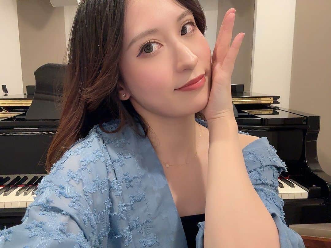 原田ありさのインスタグラム：「配信ありがとございましたーっ❣️ 楽しかったねえ🥰次回は12/23(土)！  アーカイブはこちら https://m.youtube.com/live/A2nANRPMSno?si=mjo-9Tz8sWb_g2r_  応援投げ銭📣✨特典付き💌 https://arisaharada.base.shop  #このポーズやりがちじゃね？」