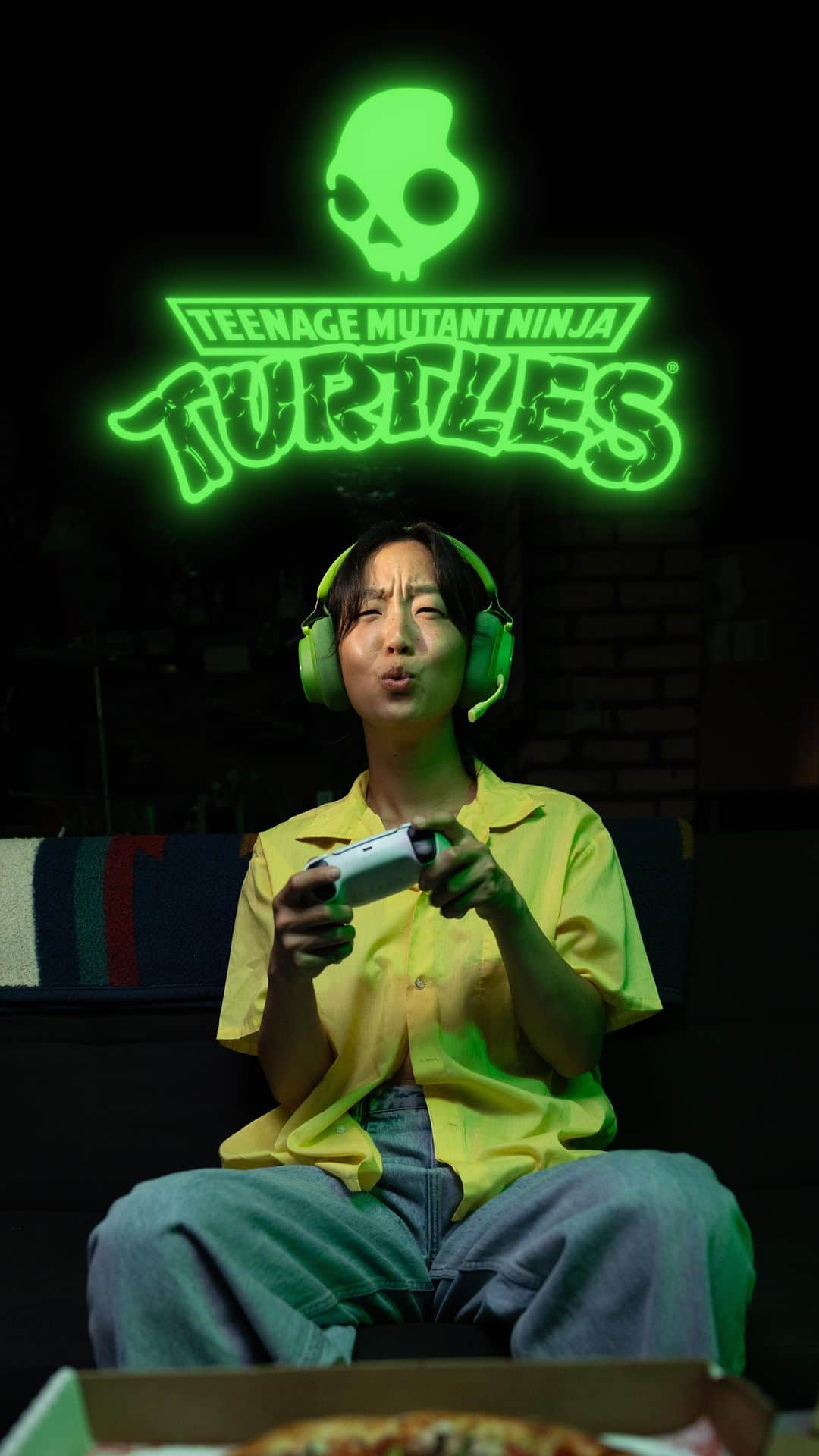 Skullcandy Japanのインスタグラム：「ミュータント・タートルズとSkullcandyがコラボし蓄光ネオンの「Skullcandy x Turtles Push Active」と「Skullcandy x Turtles PLYR」登場！🐢🎶🔊  公式サイト(Skullcandy.jp)にて予約受付中 11月28日(火)新発売」