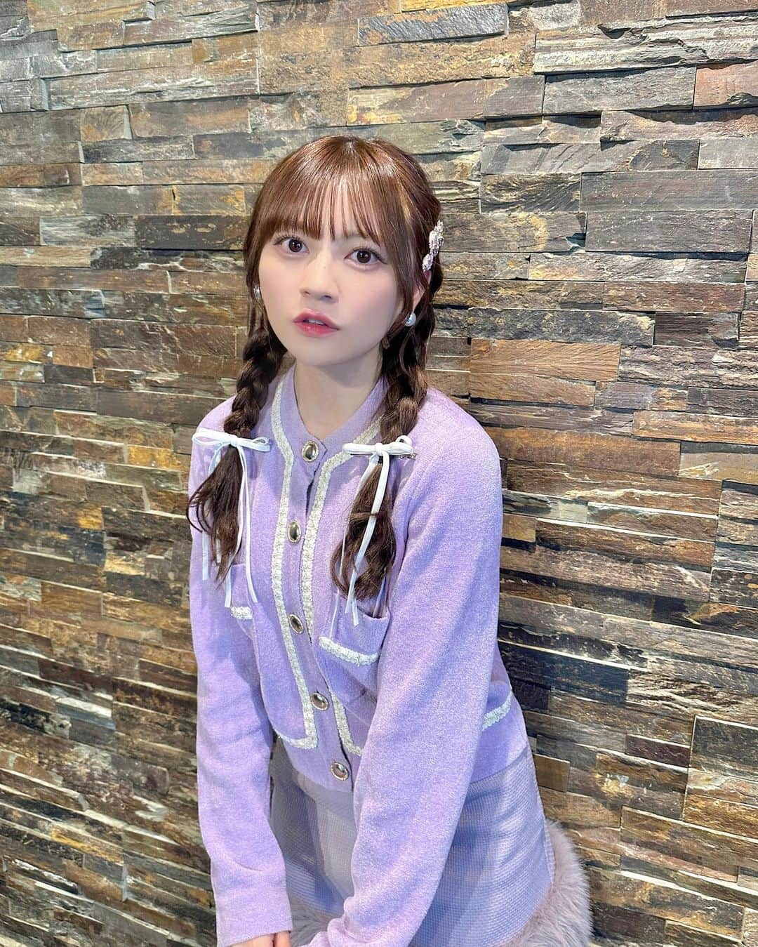 廣川奈々聖さんのインスタグラム写真 - (廣川奈々聖Instagram)「サイン会イベント、有難うございました☁️🍇 直接お渡しできて嬉しかったよ〜 (ᐢ∩ ̫<ᐢ)︎❤︎ ⁡ きょうの衣装も、ヘアメイクも とっても可愛かった🐰🌙🤍 ⁡ ⁡ ⁡ ⁡ #わーすたカレンダーbook #衣装 #ヘアメイク #みつあみアレンジ #styling #wasuta」11月25日 22時25分 - nanaseven7_u_u