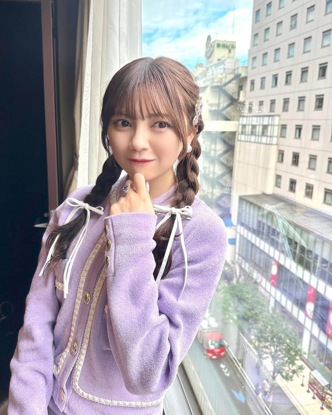 廣川奈々聖さんのインスタグラム写真 - (廣川奈々聖Instagram)「サイン会イベント、有難うございました☁️🍇 直接お渡しできて嬉しかったよ〜 (ᐢ∩ ̫<ᐢ)︎❤︎ ⁡ きょうの衣装も、ヘアメイクも とっても可愛かった🐰🌙🤍 ⁡ ⁡ ⁡ ⁡ #わーすたカレンダーbook #衣装 #ヘアメイク #みつあみアレンジ #styling #wasuta」11月25日 22時25分 - nanaseven7_u_u