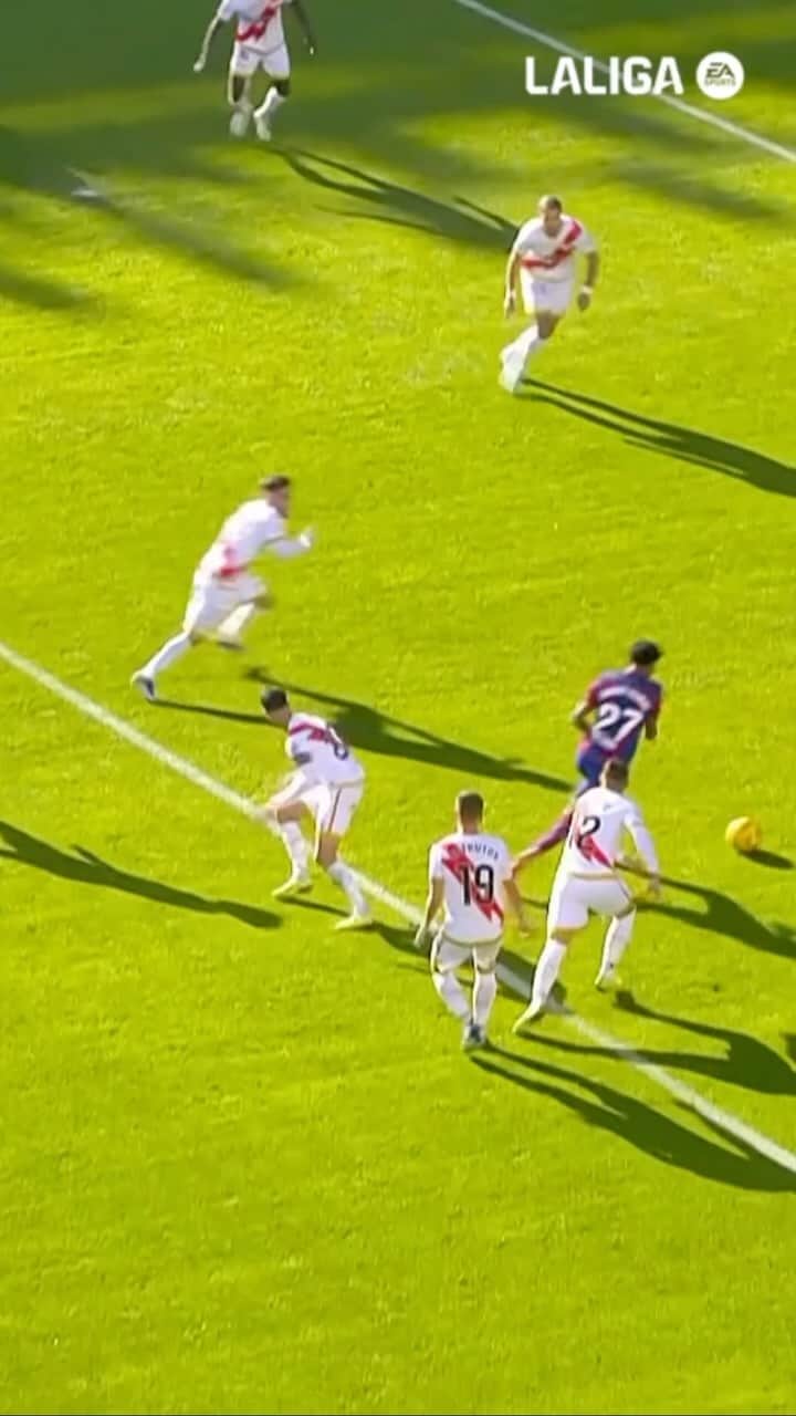 FCバルセロナのインスタグラム：「🎩 @lamineyamal 🪄 #LaLigaHighlights」