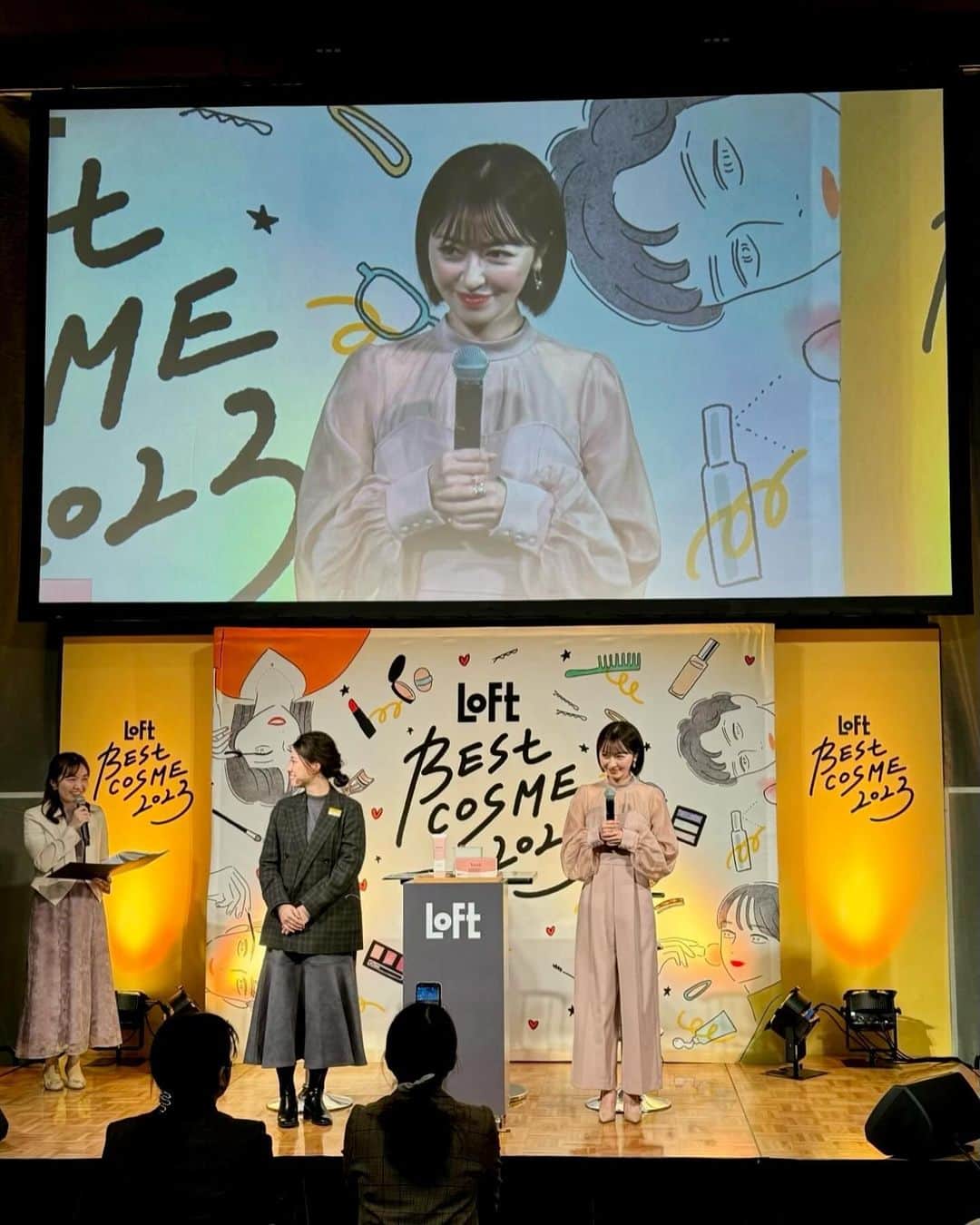 千葉由佳（ちばゆか）のインスタグラム：「. 今日はロフコス💛  Yunthの生ビタミンC美白美容液がロフト ベストコスメを受賞しました🎖️ 去年はカテゴリ別だったのですが、なんと今回は総合でのベストコスメ受賞で感激です😭✨ これもいつも応援してくださっている皆さまのおかげでございます🙇‍♀️ありがとうございます🥹💕  そして本日のトークショーと@loft_cosme さんのライブではスペシャルなお知らせもさせていただいたので是非アーカイブをご覧ください🤳💓」