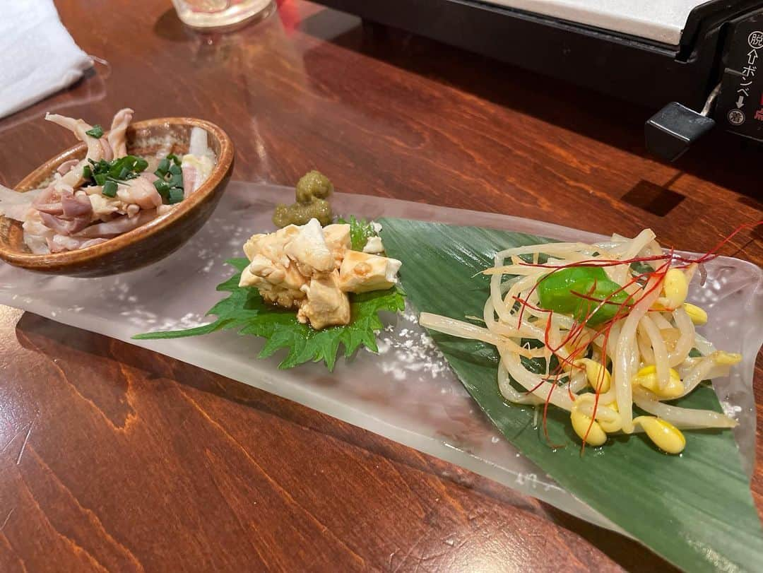 松浦麻里奈さんのインスタグラム写真 - (松浦麻里奈Instagram)「九州料理専門店の当店は本格博多もつ鍋美味かった😻🤚 国産牛の新鮮なモツのみを使用したもつ鍋！！ 博多もつ鍋 九州料理専門 木村屋本店 代々木西口店へ行ってきた😋  10月オープンしたばかりの新店舗、 店内はアットホームで広々としてたよーっ🌷 木のぬくもりがいい感じ！！大人数でも入りやすい雰囲気だった！  刺し身盛り、塩で食べるイカうま！！ 串焼きもあり、オツマミ系も、ガッツリ系も お酒が進む〜😼🌹  食べたのは、木村屋満喫コース！！ 飲み放題もついてて、お腹いっぱいになるよ😏👍  #木村屋本店代々木西口 #代々木居酒屋 #飲み放題 #もつ鍋 #食べ放題 #PR」11月25日 22時37分 - ay114.831m