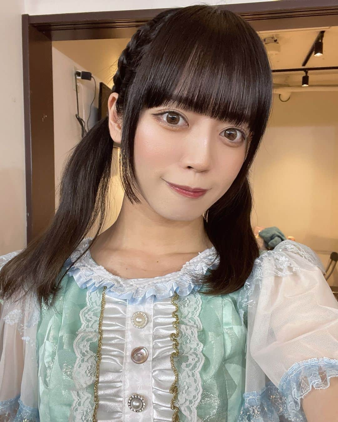 佐藤絵里香さんのインスタグラム写真 - (佐藤絵里香Instagram)「...☺︎  ツインテール🤭🩷  編み込み入れてみた！！！！  . . . #アイドルヘア #japanesegirl #followme #likeme #ヘアアレンジ」11月25日 22時48分 - erikasato_38