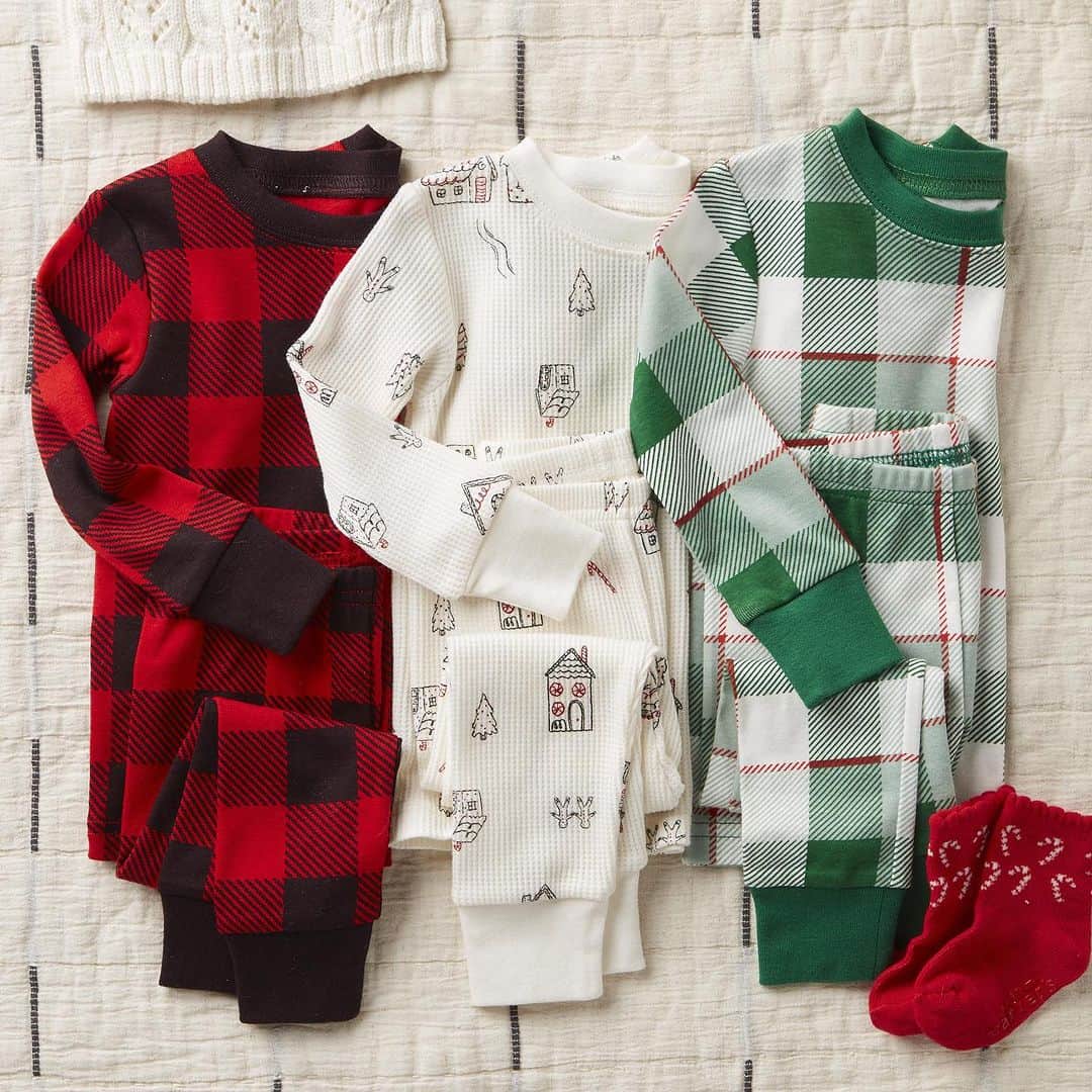 カーターズのインスタグラム：「30 sleeps until Christmas.☁️🎄🥹」