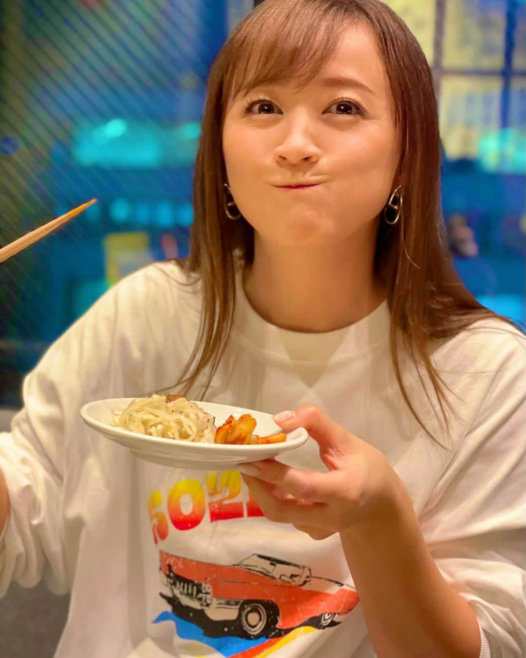 小松彩夏さんのインスタグラム写真 - (小松彩夏Instagram)「⁡ ⁡ 先日、大好きな【タンとタン焼肉いわしげ】へ 行ってきました🥩 ⁡ 私、タンが大好きなんです...😍❤️ ⁡ 仙台に引っ越してきてから今まで以上にタンを食べるようになって、なかなかタンにはうるさくなった私🙋‍♀️笑 ⁡ そんな私を大満足させたコースがこちら💁‍♀️✨ ⁡ タンの魅力を一通り楽しめる定番の 【タンとタンおまかせコース】  〜コース内容〜 一、キムチ 一、ナムル 一、特選黒タン炙りユッケ 一、特選黒タンのサイコロステーキ 一、特選タンのステーキ/ネギタン/ニンニクタンの3種盛り合わせ 一、牛タンつくね 一、本日の特選和牛焼肉3種盛り合わせ 　　(特選カルビ /特選ロース/ 得意のツラミ) 一、特選タンのシャブシャブ 一、牛タンタン麺 ⁡ まず、すごい量ですよね😂⁉️ ⁡ それが驚くほど美味し過ぎてペロリなのです😜❤️ ⁡ 特に私が好きなのは特選黒タン炙りユッケ✨ 新鮮なタンを卵に絡めて食べると…、もう優勝🏆👏 ⁡ あとは特選タンのシャブシャブ✨ 柔らかいタンを軽くシャブシャブして、お出汁と塩昆布に絡めて食べたらもう幸せすぎます...❤️ ⁡ 最後の〆の牛タンタン麺まで本当にどれも美味しくて、タンを堪能することができました😍タンを堪能‼️笑 ⁡ 五反田駅からすぐでアクセスも👍 五タン田‼️😋笑 ⁡ またオススメのお店紹介しまーす❣️ ⁡ 一一一一一一一一一一一一一一一一一一一一一一一一 ⁡ 📍 【タンとタン焼肉いわしげ】 東京都品川区西五反田1-2-8FPGlinks五反田 8F ⁡ ランチ 11:30～14:00（LO 13:30） ディナー 17:00〜22:30（LO 22:00） ⁡ 一一一一一一一一一一一一一一一一一一一一一一一一 ⁡ ⁡ PR @yakiniku_iwashige #タンとタン焼肉いわしげ #五反田グルメ #五反田 焼肉 #五反田ディナー #五反田デート #五反田駅 #東京焼肉 #タン好き」11月25日 23時00分 - official_ayaka_502