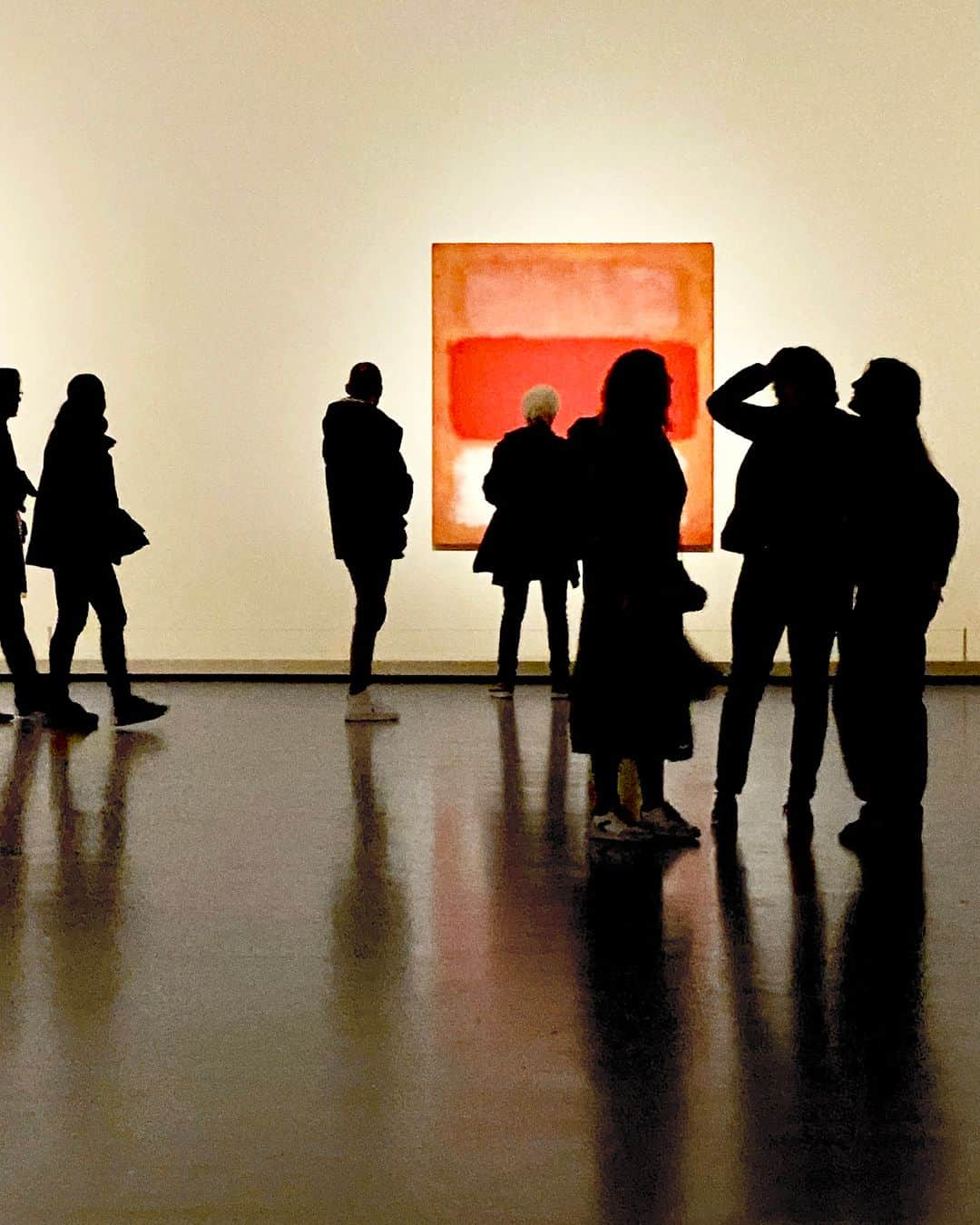 ピエール アルディのインスタグラム：「Silhouettes à contrejour.  The essence of the essential, Rothko.  #Rothko #Art」