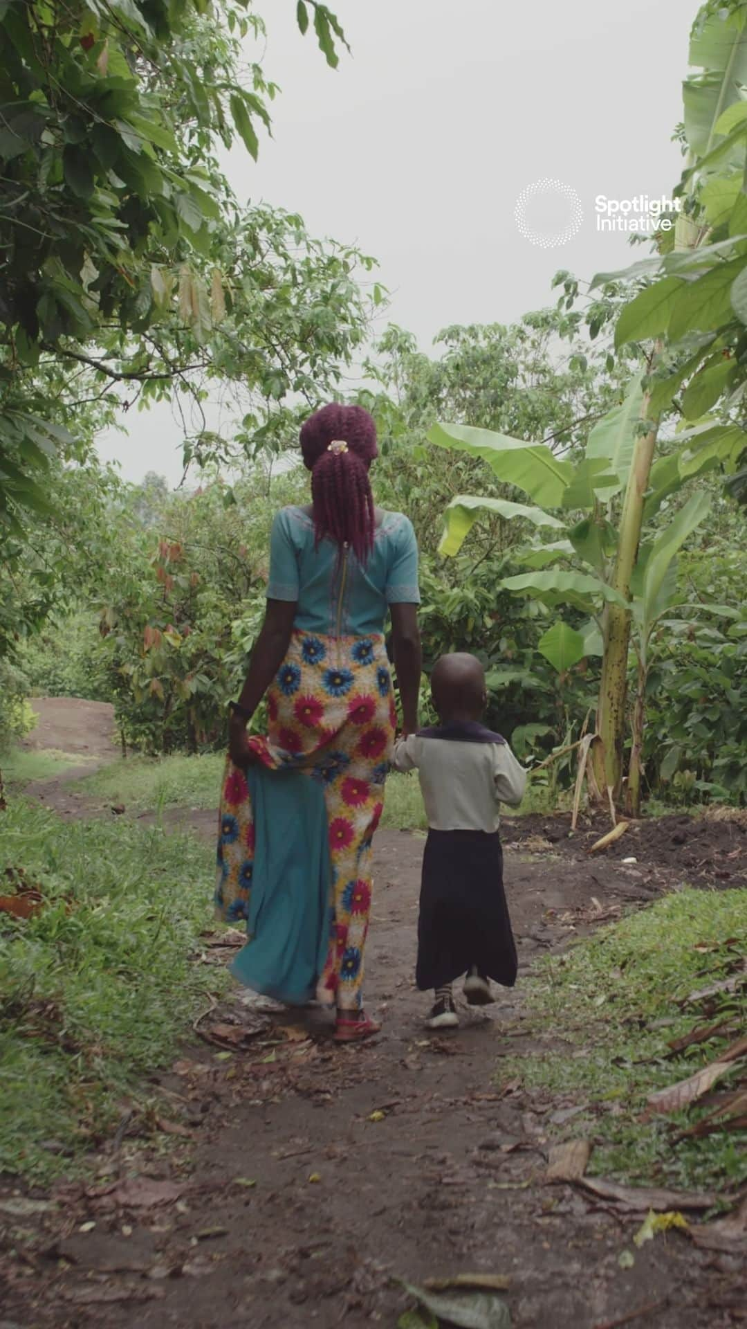 unicefのインスタグラム：「Gender-based violence robbed her of her childhood and dreams.  But Marcyline is rebuilding her life thanks to a @spotlightinitiative and UNICEF-supported programme.  On this International Day for the Elimination of Violence against Women we reaffirm our stance that no one should have to endure violence - ever. #WithHer #16Days」