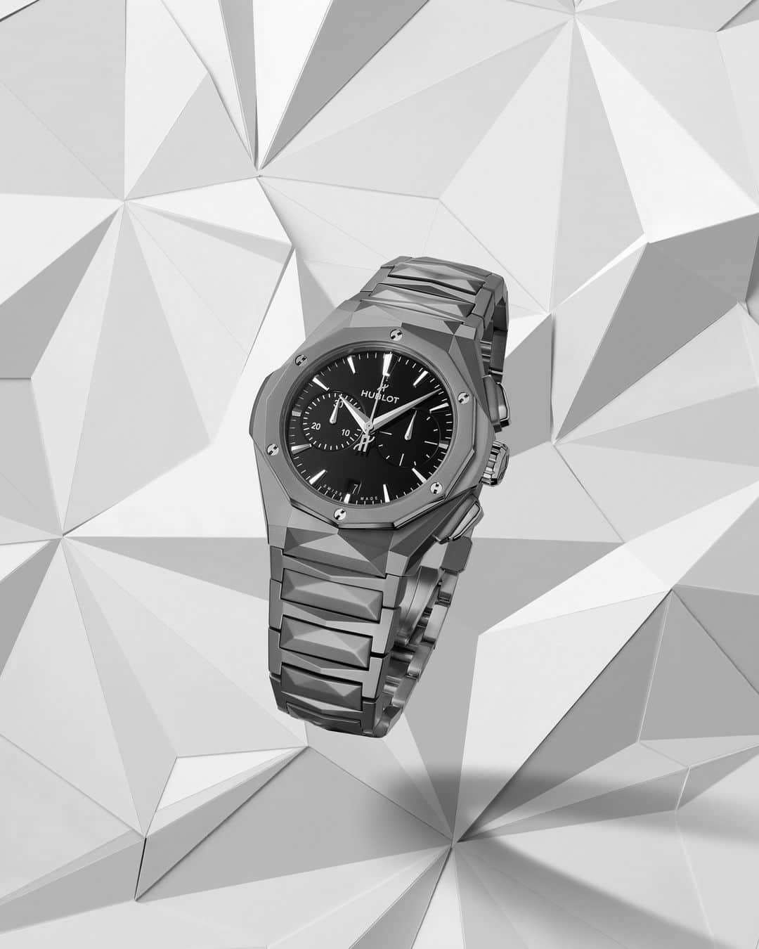 ウブロのインスタグラム：「Behold the #ClassicFusionChronograph Orlinski Full Titanium – where art and precision fuse in a 41mm masterpiece. A sculpted timepiece that's more than just a watch. #HublotLovesArt #RichardOrlinski #Hublot」