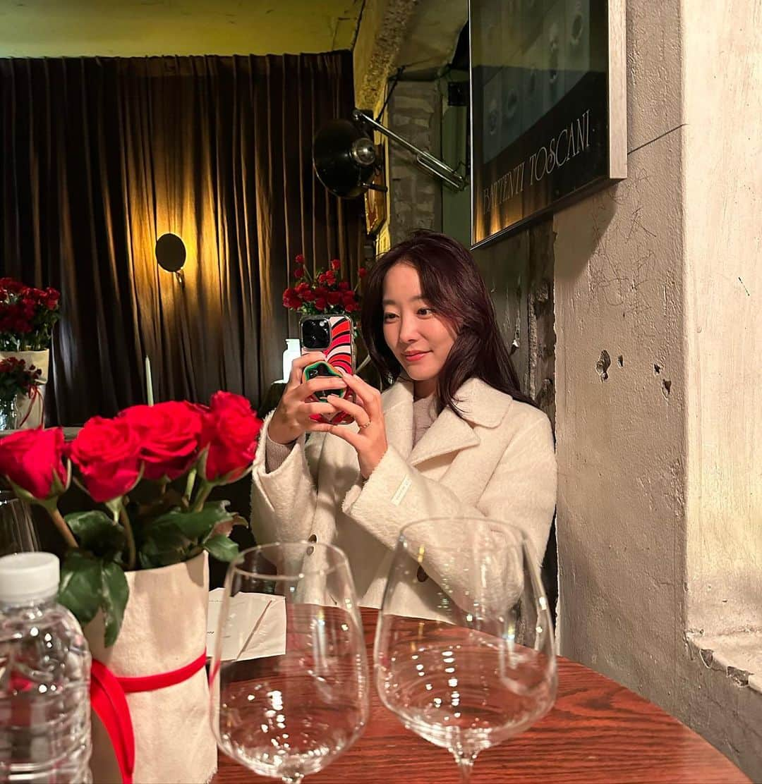 コ・ウリ のインスタグラム：「연말의시작❣️  어제 그리고 오늘🥂 . 🌟✨🌈」