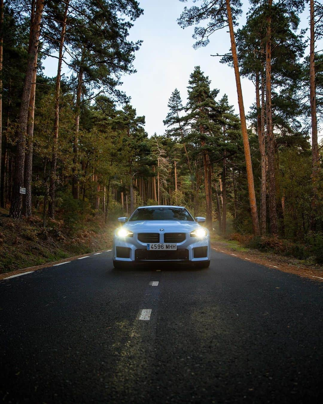 BMWさんのインスタグラム写真 - (BMWInstagram)「Gliding through these autumnal streets 🍂  📸: @bmw.bymycar.madrid @alvaroiglesiass #BMWRepost   The BMW M2. #THEM2 #BMWM #M2 #BMW #MPower __ BMW M2: Combined fuel consumption: 10.2–9.6 l/100 km. Combined CO2 emissions: 231–218 g/km. All data according to WLTP. Further info: www.bmw.com/disclaimer」11月25日 23時12分 - bmw