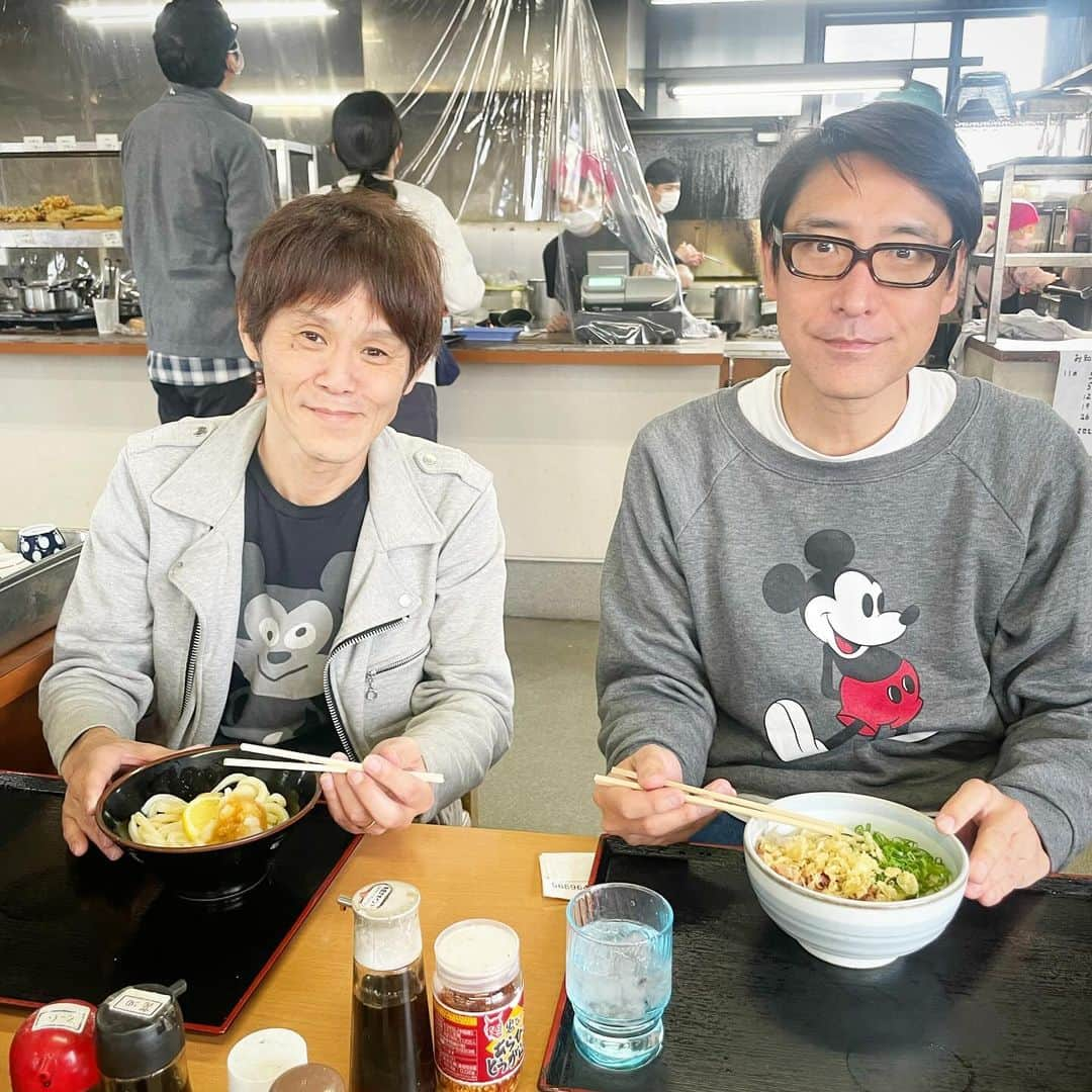 小宮山雄飛さんのインスタグラム写真 - (小宮山雄飛Instagram)「讃岐うどんはやっぱり美味しかった！ ライブ前に うどん2軒はしご ヤドン公園 道の駅 もはやホフディラン慰安旅行か！？ #うどん県　#讃岐うどん」11月25日 23時18分 - yuhikomiyama