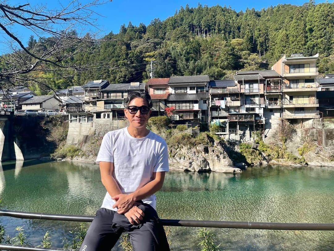 前園真聖のインスタグラム：「年内最後の自転車旅が終わりました。 秋の高知は天気にも恵まれて素晴らしい旅になりました！ 番組で四国を旅して7年、四国の皆さんと共に旅をしてきました。また皆さんとの出会いを楽しみに、旅を続けられたらと思っています🫰 #四国ともたび  #四国 #高知 #自転車」