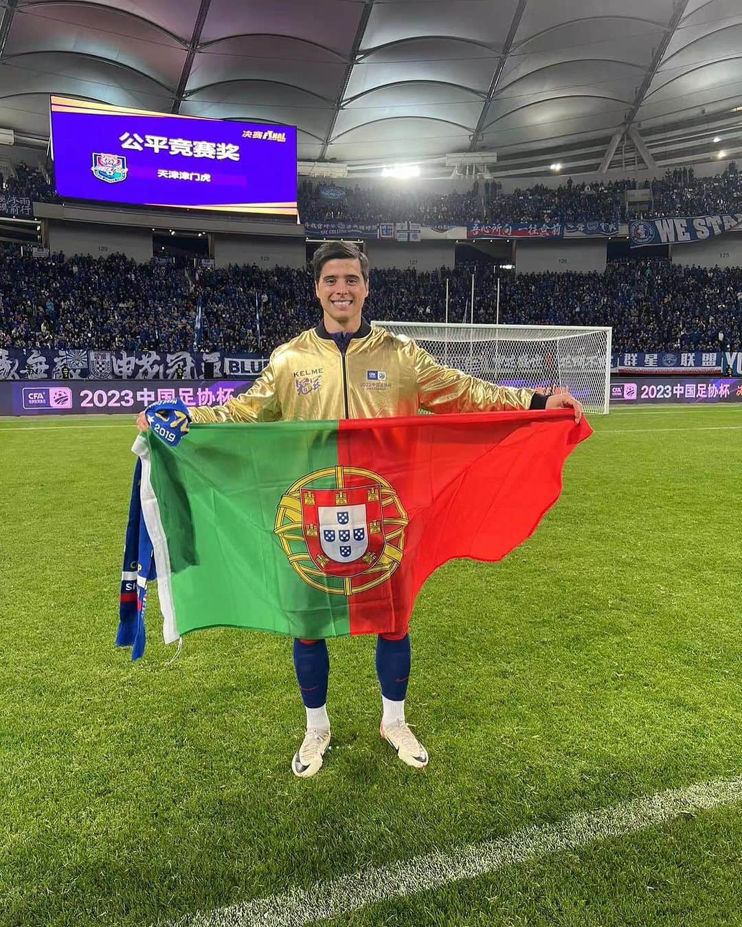 ジョアン・カルロス・テイシェイラさんのインスタグラム写真 - (ジョアン・カルロス・テイシェイラInstagram)「CFA Cup Champions 🇨🇳💙」11月25日 23時31分 - joao.teixeira.8