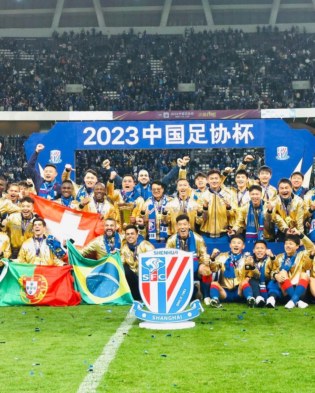 ジョアン・カルロス・テイシェイラさんのインスタグラム写真 - (ジョアン・カルロス・テイシェイラInstagram)「CFA Cup Champions 🇨🇳💙」11月25日 23時31分 - joao.teixeira.8