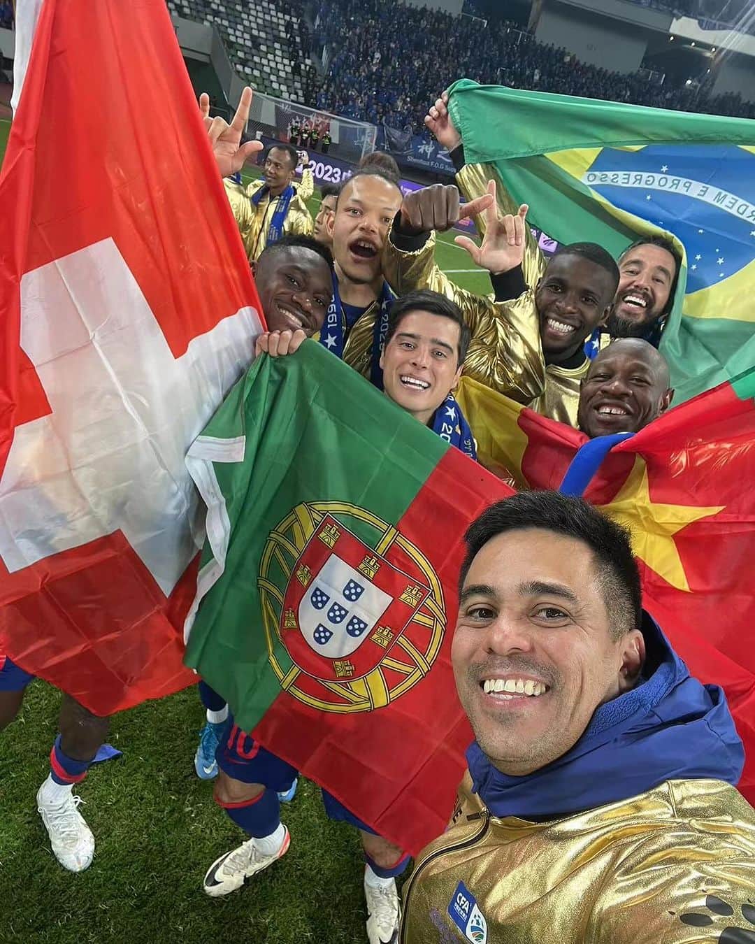 ジョアン・カルロス・テイシェイラさんのインスタグラム写真 - (ジョアン・カルロス・テイシェイラInstagram)「CFA Cup Champions 🇨🇳💙」11月25日 23時31分 - joao.teixeira.8
