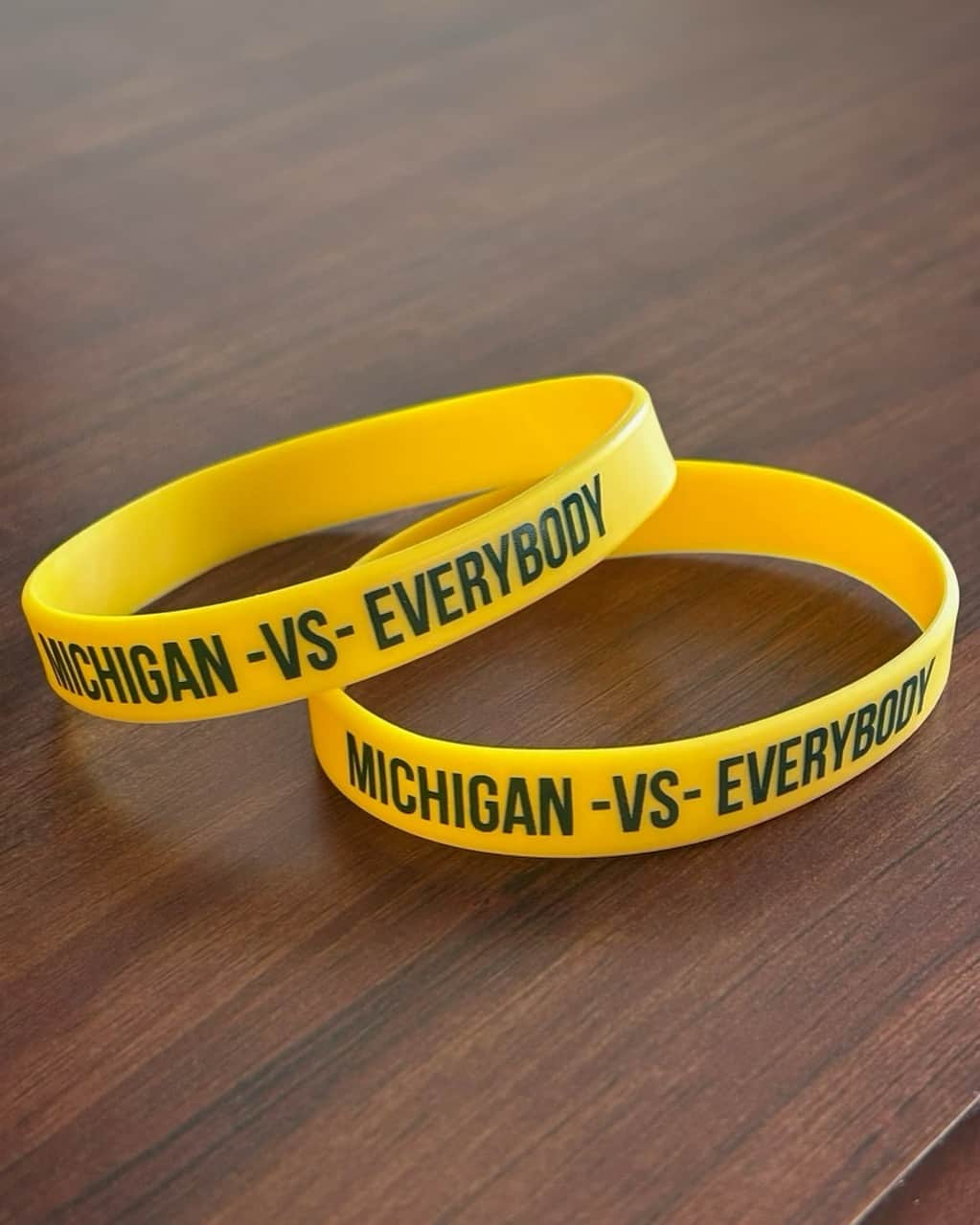 トム・ブレイディのインスタグラム：「#MichiganVsEverybody today. LFG.   My team at Autograph is donating to Michigan athletes for every purchase of wristbands on the Autograph app. Use code “brady” to sign up at the link in bio. #GOBLUE. @autograph.cfb #autographfounder」