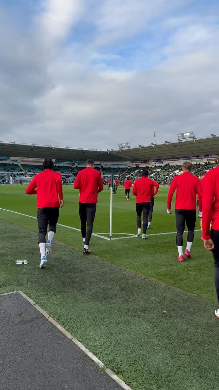 サンダーランドAFCのインスタグラム：「Time for the warm-up act 🎭  #SAFC #PLYSUN」