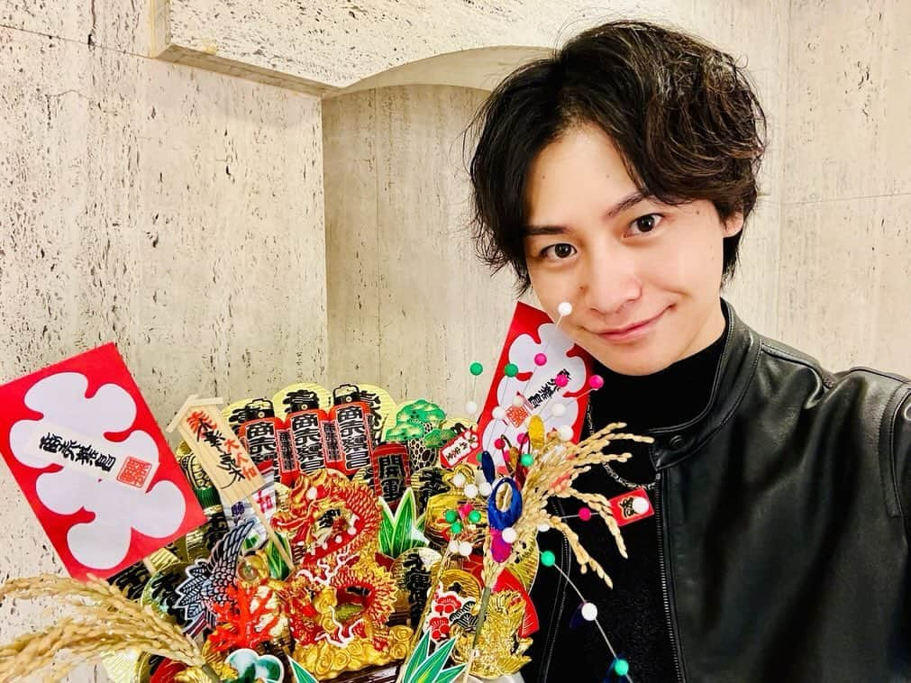 小澤亮太のインスタグラム：「酉の市。  めっちゃ混んでた🚶🚶🚶  感謝沢山してきました  来年は辰年。  年男だ✨🐉  #酉の市」