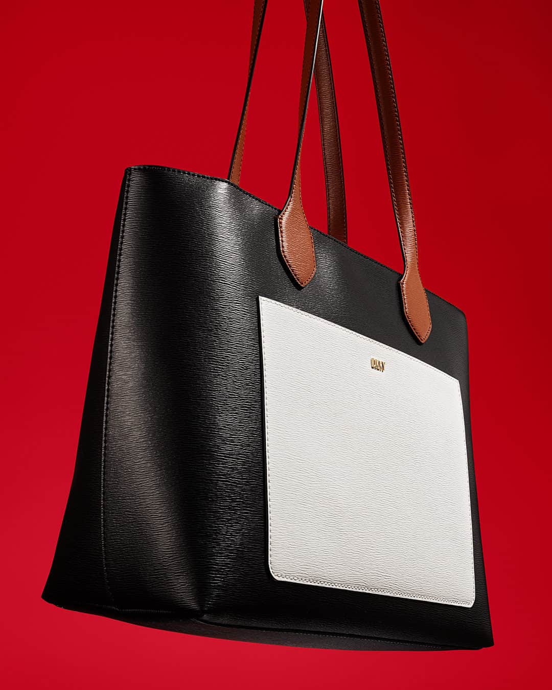 DKNYのインスタグラム：「One size fits all.  Shop the Ines Tote.  #DKNYFORALL」