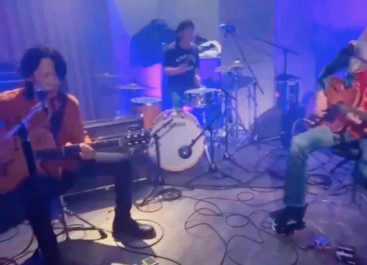 イマイアキノブのインスタグラム：「✸12.13(水) @ 新宿レッドクロス  TOP GEAR SHOW!!  出演 MAMORU & The DAViES OHIO101 イマイアキノブトリオ (山本久土g.v 茶谷雅之d)  19:00/19:30 ¥3000/¥3500 別途飲物代￥600  チケット購入 https://tiget.net/events/273862  問い レッドクロス 新宿区新宿6-28-12  DS新宿ビルB1 ☎︎ 03-3202-5320  #新宿レッドクロス  #mamoruandthedavies  #ohio101  #イマイアキノブトリオ #livemusic」
