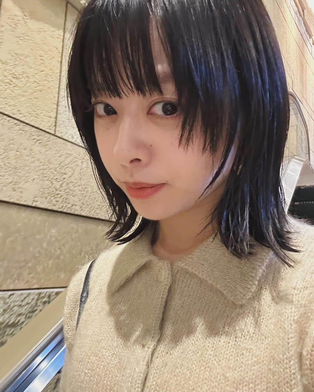 伊藤寧々のインスタグラム：「ㅤㅤㅤㅤㅤㅤㅤㅤㅤㅤㅤㅤㅤ 今日もお疲れ様でした。 毎日が元気で幸せに溢れていることに感謝です😊 ㅤㅤㅤㅤㅤㅤㅤㅤㅤㅤㅤㅤㅤ お仕事でも一つずつ、 ㅤㅤㅤㅤ苦手だと思っていたことが出来るようになっていたり やり方を覚えてきたり、まだまだ勉強だらけの毎日だけど 日々成長できるように大切に取り組みたいなと 改めて思えた日でした。 ㅤㅤㅤㅤㅤㅤㅤㅤㅤㅤㅤㅤㅤ また明日も良い日になりますように✨ ㅤㅤㅤㅤㅤㅤㅤㅤㅤㅤㅤㅤㅤ #おやすみなさい🌙」