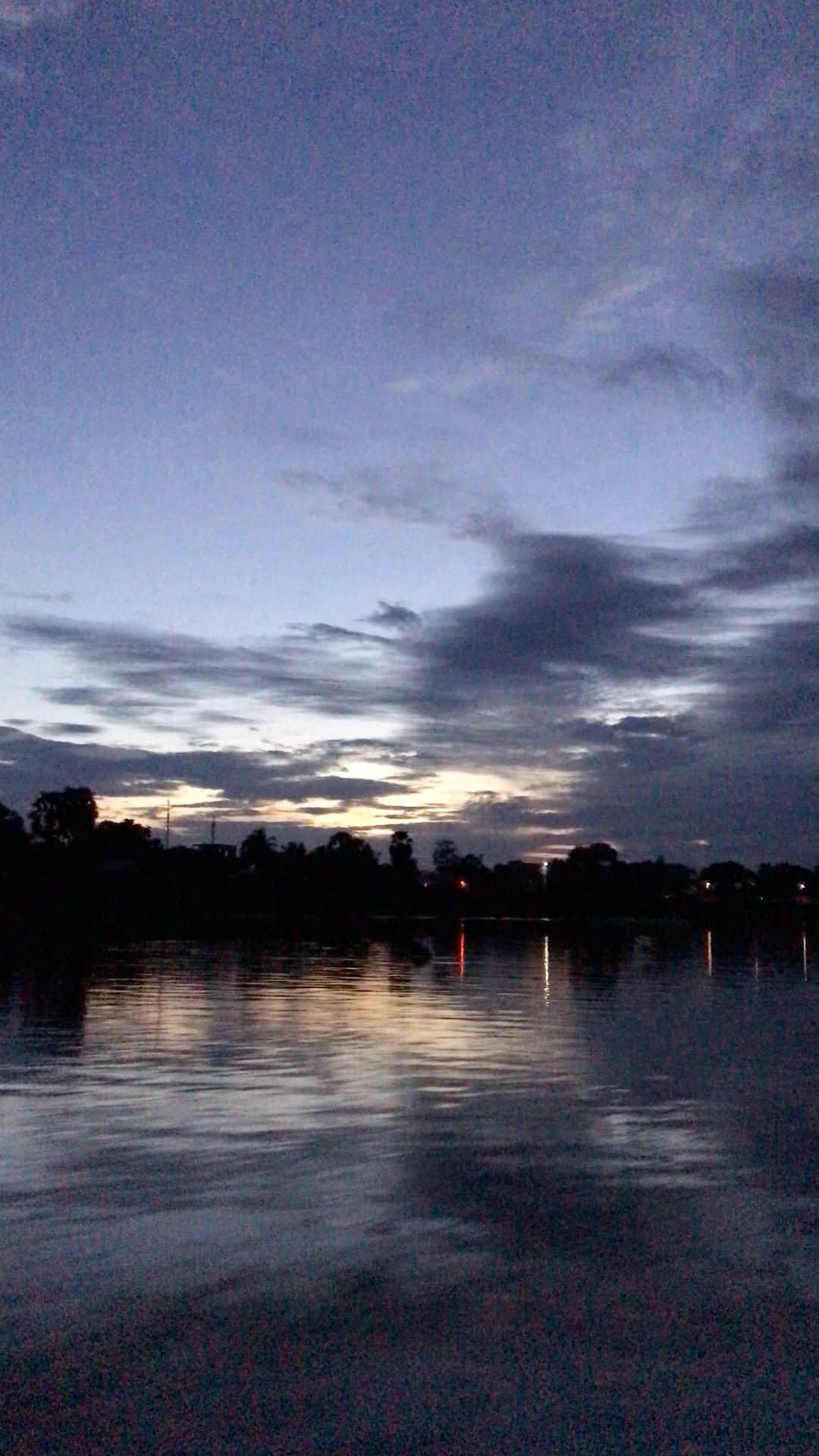 Shunsuke Miyatakeのインスタグラム：「Sunset river, Kampong Thom, Cambodia」