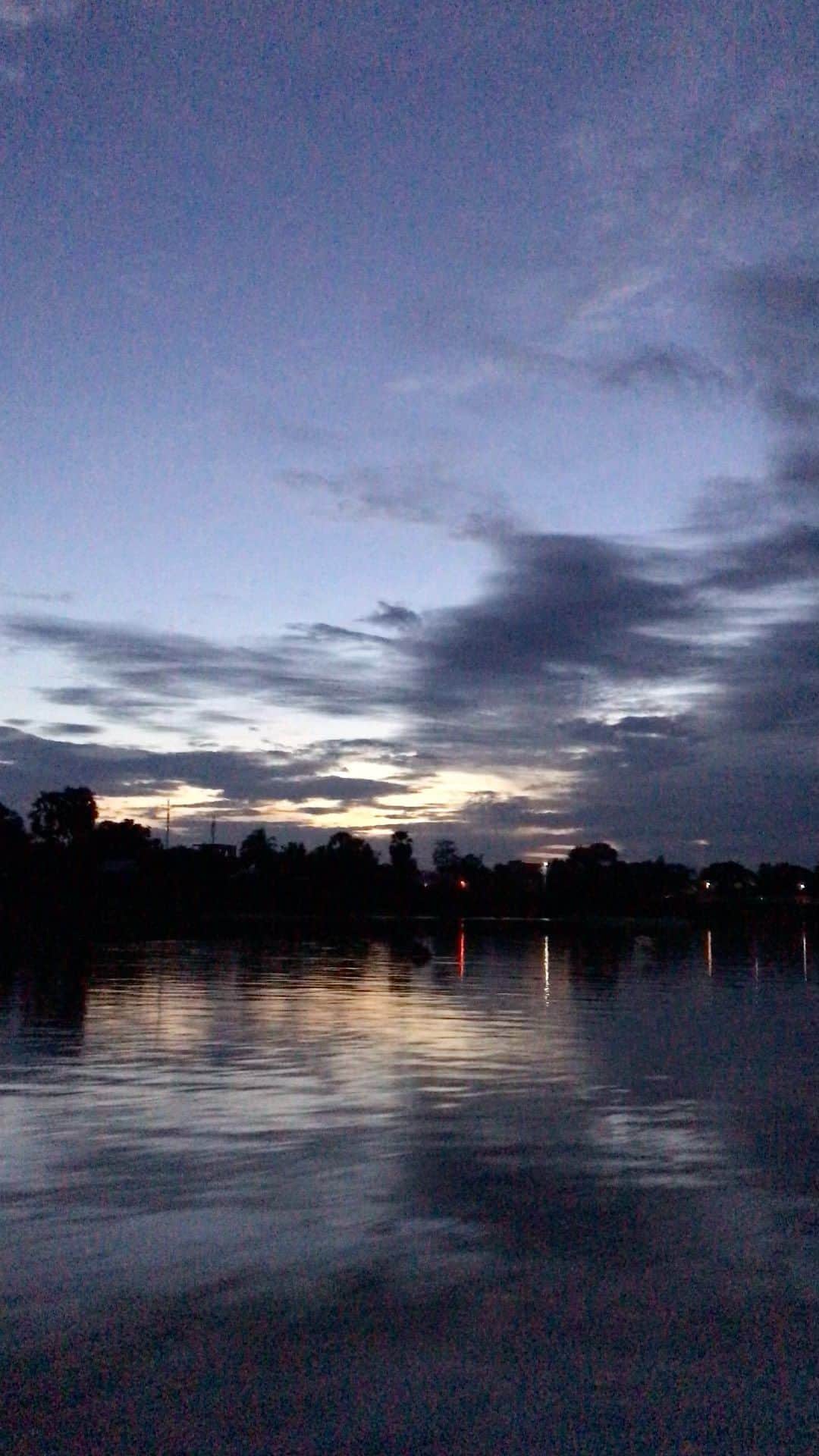 Shunsuke Miyatakeのインスタグラム：「Sunset river, Kampong Thom, Cambodia」