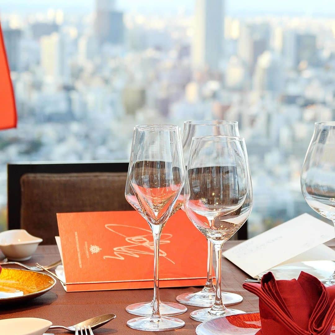 ザ・プリンスギャラリー 東京紀尾井町さんのインスタグラム写真 - (ザ・プリンスギャラリー 東京紀尾井町Instagram)「遠い異国の地、スペイン・マヨルカ島からやってきた3人のシェフとの共演。 料理への想いと情熱は国境を越え、固い絆で結ばれた東京とマヨルカのラグジュアリーコレクション による美食の旅は、本日最終日を迎えました。  3日間の特別な美食体験にお越しいただいた全てのお客さまに感謝申し上げます。そして、親愛なるカスティロホテル・ソンヴィダに敬意を込めて。  またいつの日かお会いしましょう。 Muchas gracias y adiós.  A collaboration with three chefs from the island of Mallorca, Spain. The passion for cuisine transcends national borders, and the Luxury Collection of Tokyo and Mallorca, which has formed a strong bond between the two countries, has reached its final day today.  We would like to thank all of our guests for this special three-day gastronomic experience. And with all due respect to our dear Castillo Hotel Son Vida.  We hope to see you again someday. Muchas gracias y adiós.  Share your own images with us by tagging @princegallerytokyokioicho  ————————————————————— #theluxurycollection #princehotels #tokyohotel #marriottbonvoy #theprincegallerytokyokioicho #tokyohotelstay #ザプリンスギャラリー東京紀尾井町 #東京ホテル #ホテルステイ #東京ホテルステイ #ディナー #スペイン料理  #マヨルカ #spain #mallorca」11月25日 23時47分 - princegallerytokyokioicho
