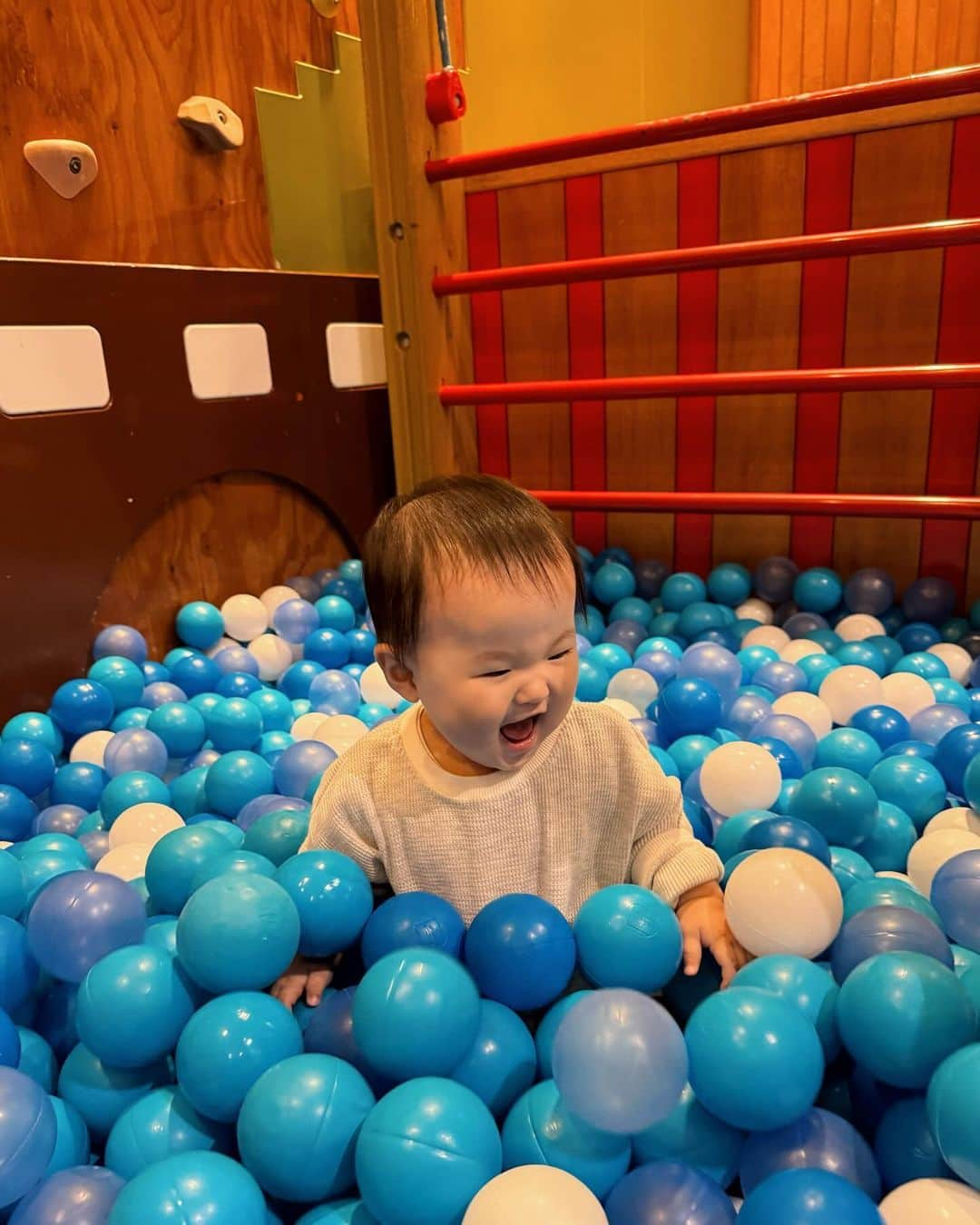 なつぴぴさんのインスタグラム写真 - (なつぴぴInstagram)「ちょっと前の我々👩🏻👶🏻 . 7枚目の寝起きむくみベビーがお気に入りです。」11月25日 23時57分 - nattsu_pipi