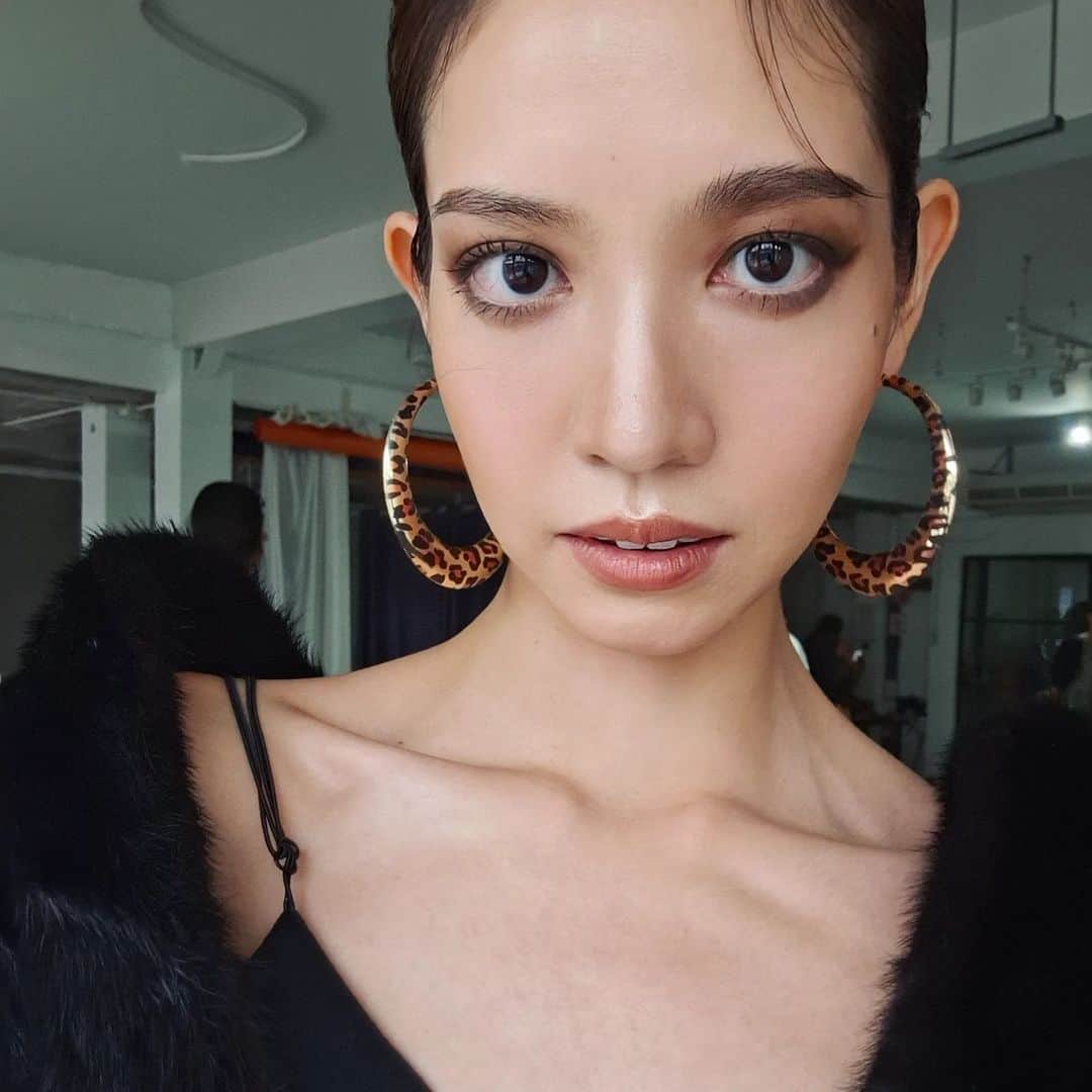 𝐴𝑁𝑁𝐴のインスタグラム：「Shooting with professional and perfect Thai team🇹🇭❤️♥️Thank you so much . 感性最高に合う。。 やっと自分がしたかったことできてる気がします。幸せ たくさんあるのでまたリールも作ります！ . #bangkoklife #Japanesemodel」