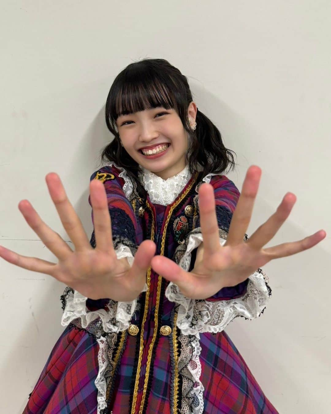 山﨑愛生さんのインスタグラム写真 - (山﨑愛生Instagram)「. モーニング娘。'23 コンサートツアー秋『Neverending Shine Show』 北海道公演🎤 ありがとうございました😁  私の地元公演です♫♪ 「ただいま〜〜！！」 どさんこパワーMAX‼️‼️ 楽しかったですね😆  📷 ♡パンダさんパワー ♡HBC北海道放送 キタコイスタッフさんから 「パンダさんパワー！」 お花＆パンダさんバルーンいただきました💐🐼 ありがとうございます😭 ♡北海道ポーズ ♡おまけのハート❤️  #道産子 #キタコイ #北海道  #mm23_nss  #モーニング娘 #モーニング娘23  #morningmusume23  #山﨑愛生 #パンダさんパワー」11月25日 23時56分 - mei_yamazaki.official