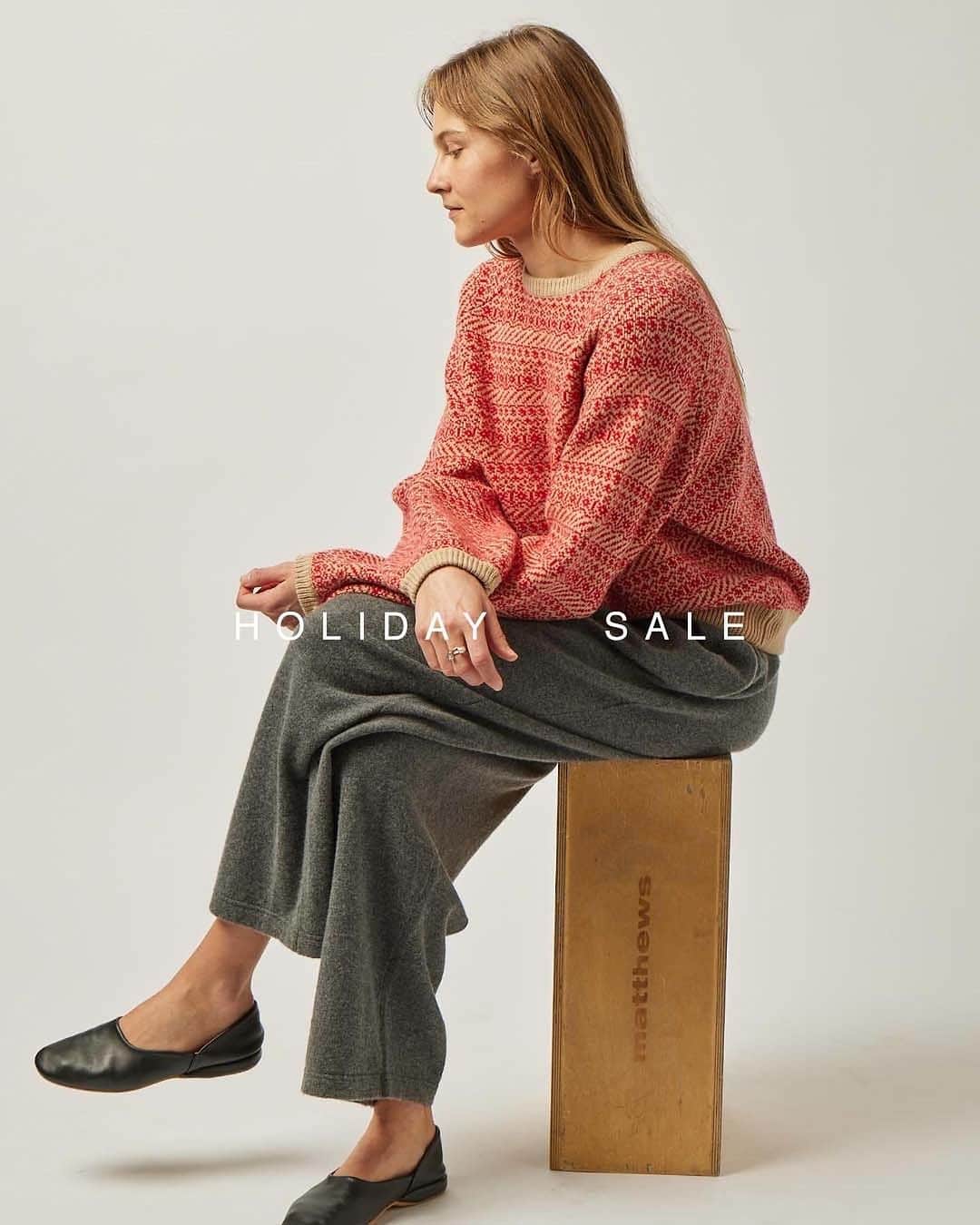 デミリーのインスタグラム：「Don’t miss out HOLIDAY SALE—for a limited time only, take 30% off select styles with code HOLIDAY30.」