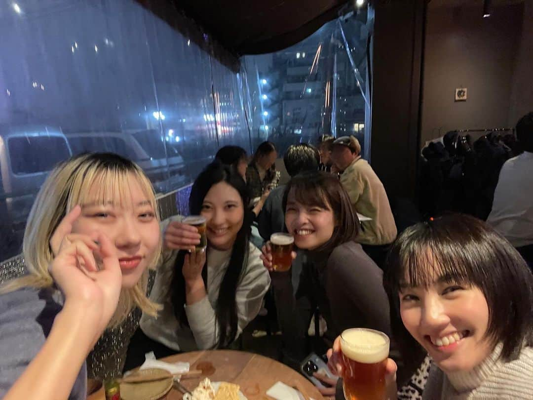 古賀麻里沙さんのインスタグラム写真 - (古賀麻里沙Instagram)「女子会❤️  深夜に飯テロ ビールテロ  #今宵のご褒美ール #ビール #クラフトビール #ビール女子 #ご褒美ール #今宵のご褒美ール  #啤酒 #beer #craftbeer #乾杯 #生ビール #飯テロ #ビールテロ」11月26日 0時08分 - arisa_koga19871216