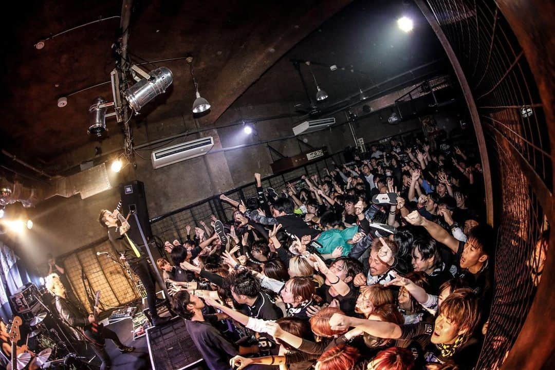 MAH さんのインスタグラム写真 - (MAH Instagram)「SiM “PLAYDEAD” WORLD TOUR SEASON 1 in 🇯🇵 Day 13 at CHOP Fukui.  #SiM #PLAYDEAD #Paledusk  📷 @koheisuzukiphoto」11月26日 0時15分 - mahfromsim