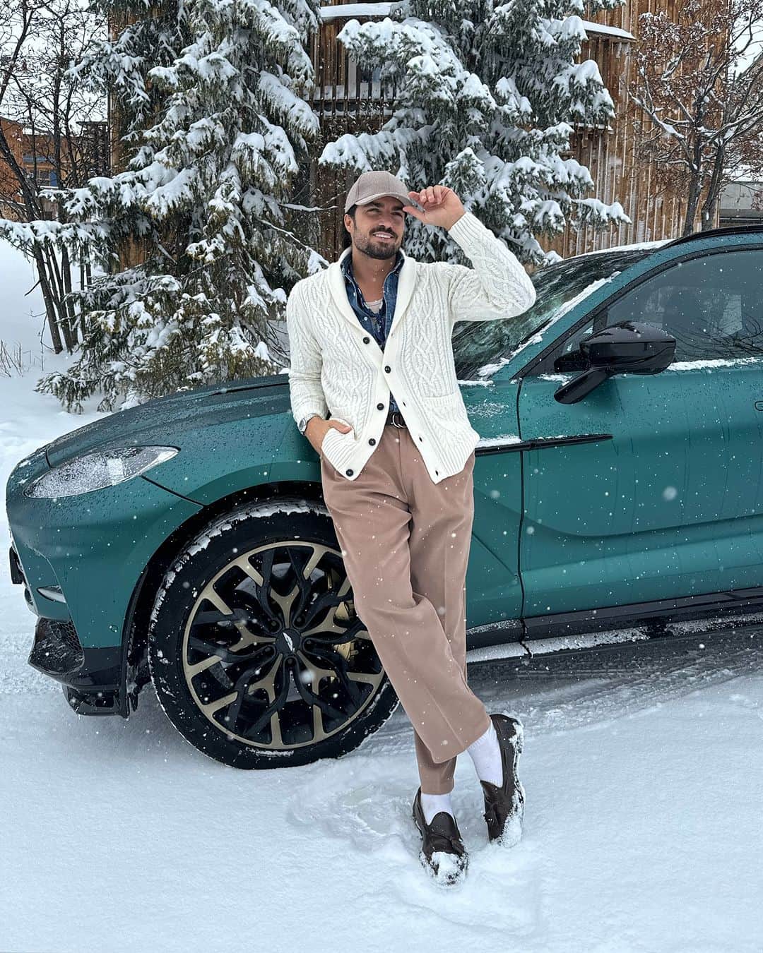 Mariano Di Vaioのインスタグラム：「❄️ wasn’t ready for this much snow!」